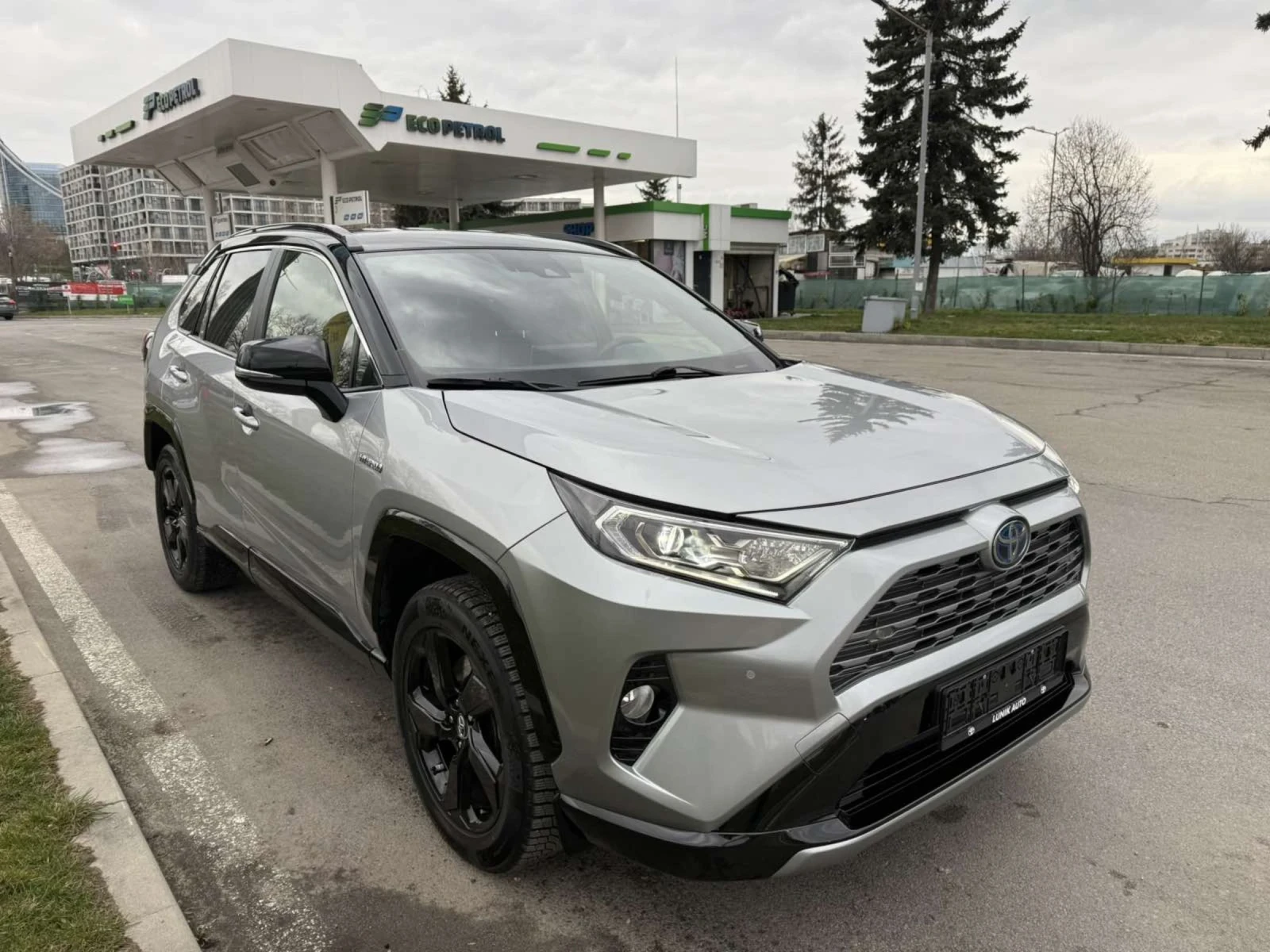 Toyota Rav4 HYBRID КАТО НОВА 130000км, снимка 2 - Автомобили и джипове - 53906796