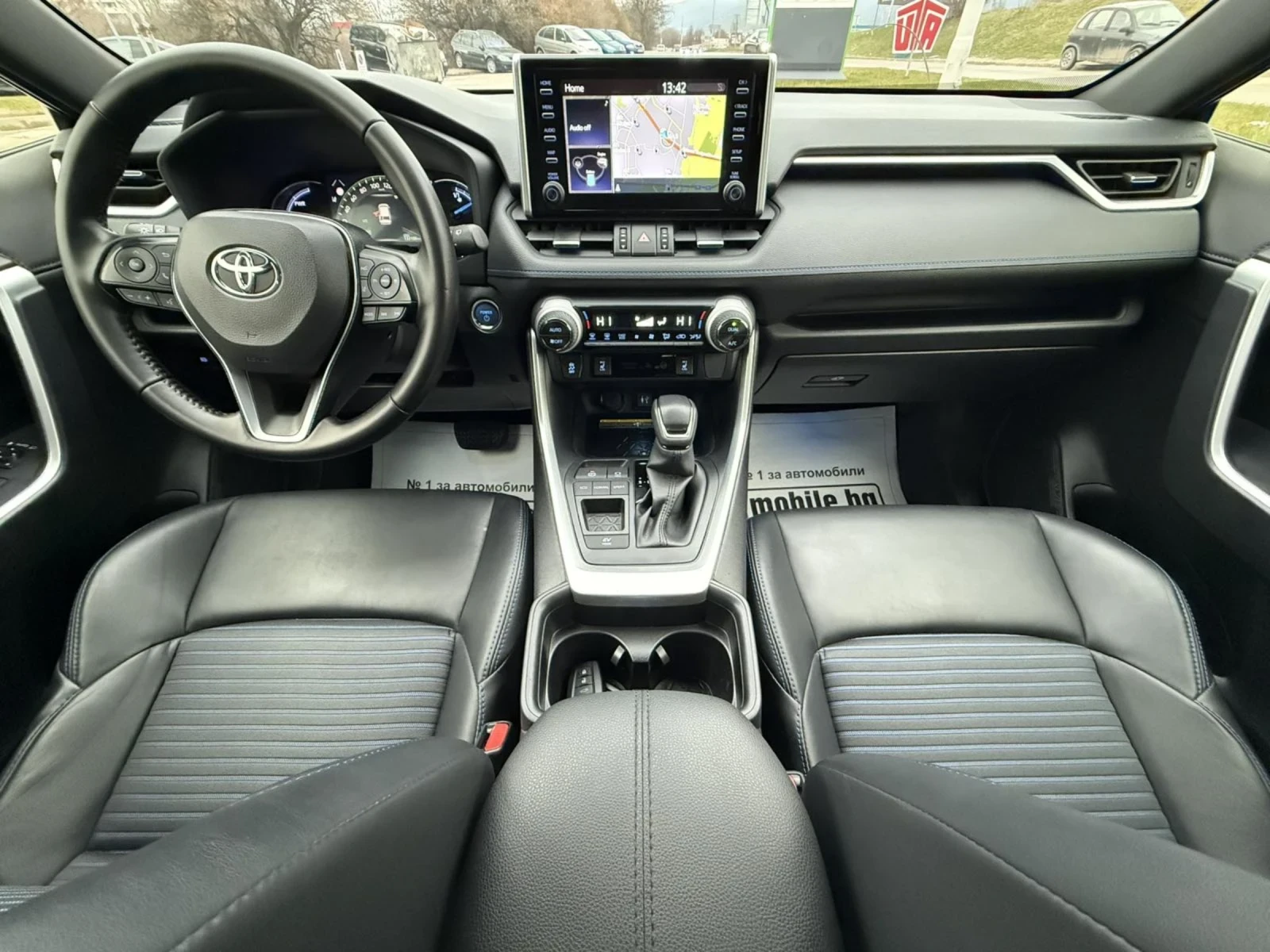 Toyota Rav4 HYBRID КАТО НОВА 130000км, снимка 12 - Автомобили и джипове - 53906796