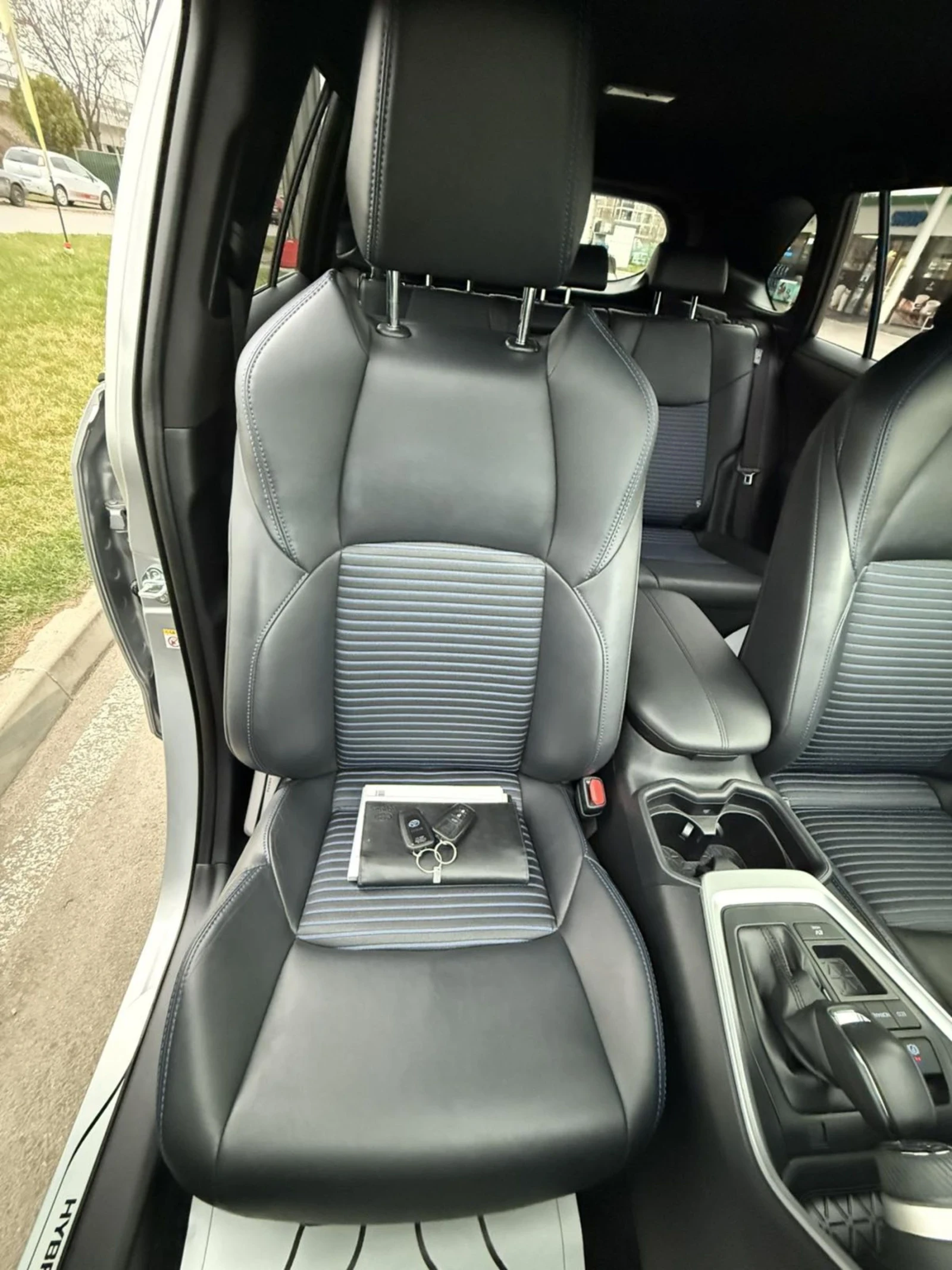 Toyota Rav4 HYBRID КАТО НОВА 130000км, снимка 13 - Автомобили и джипове - 53906796