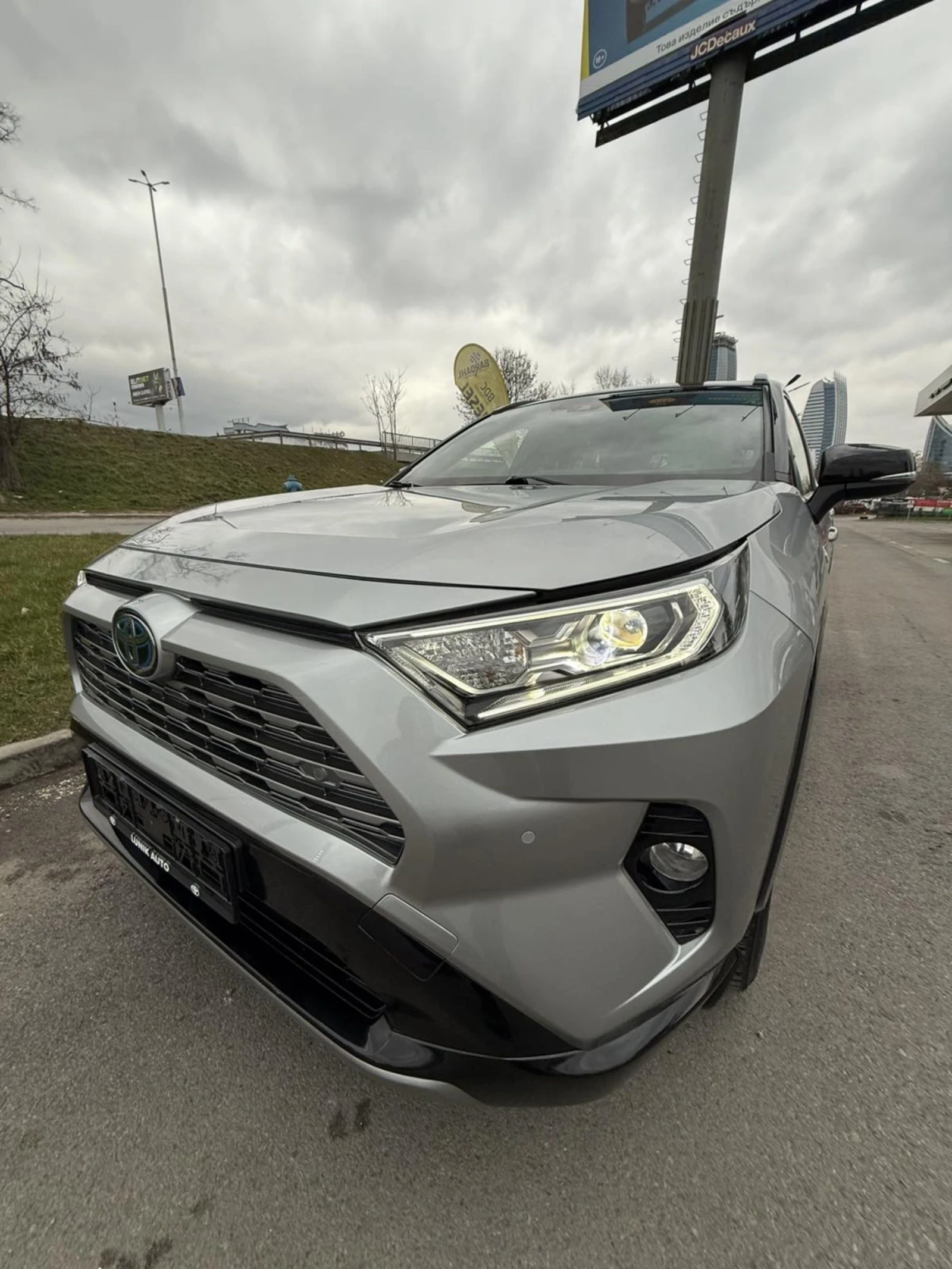 Toyota Rav4 HYBRID КАТО НОВА 130000км, снимка 3 - Автомобили и джипове - 53906796