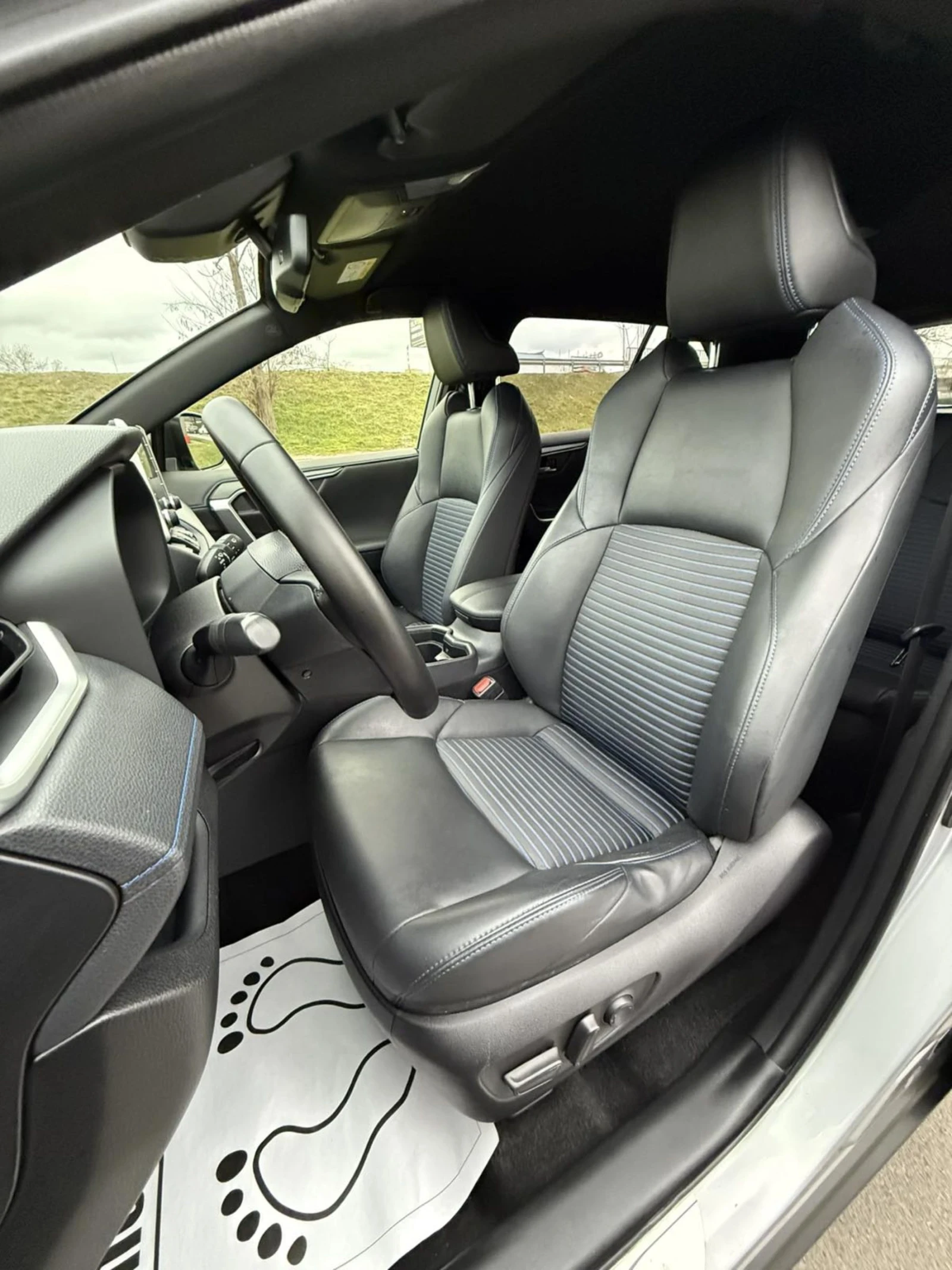 Toyota Rav4 HYBRID КАТО НОВА 130000км, снимка 8 - Автомобили и джипове - 53906796