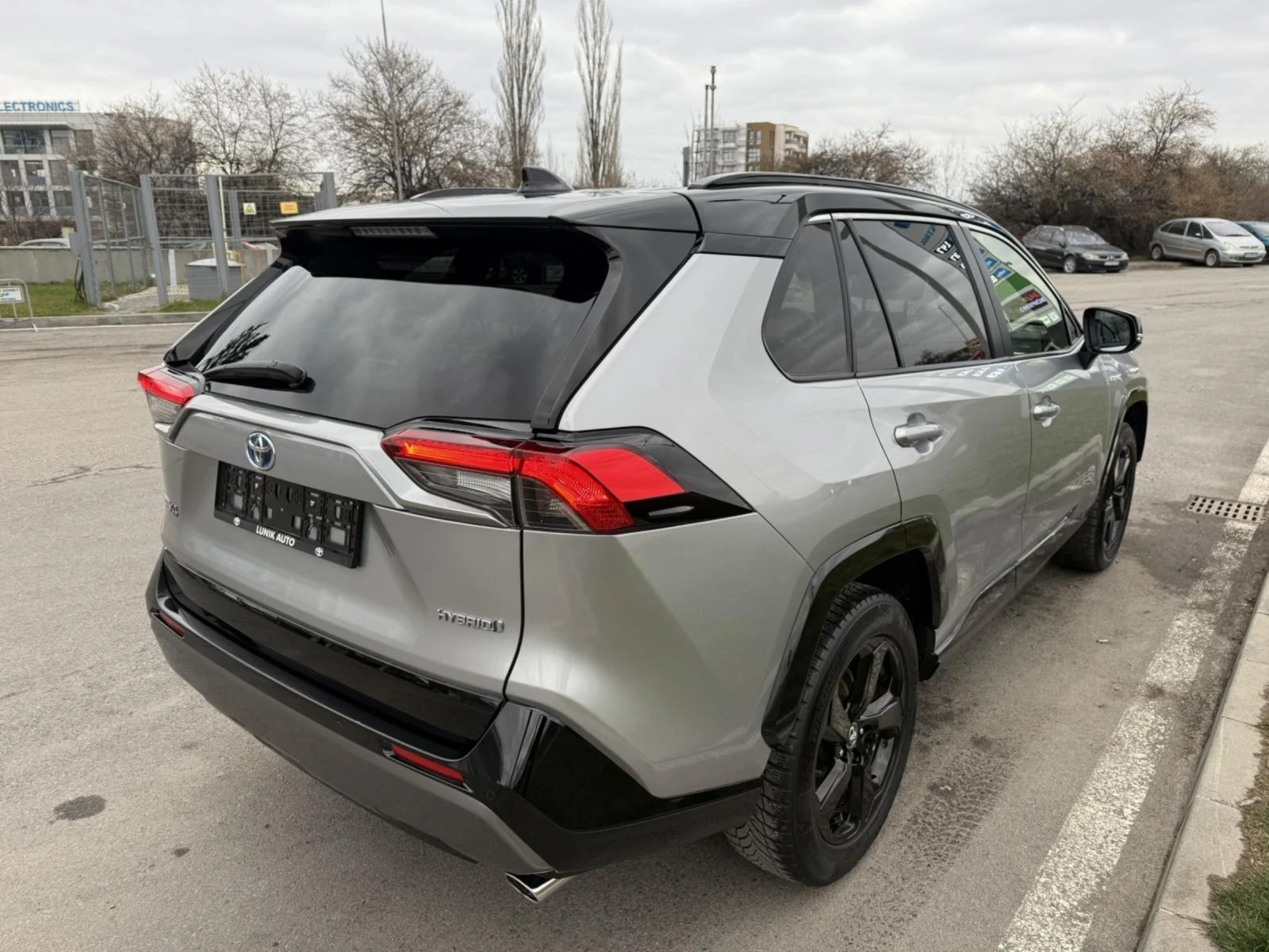 Toyota Rav4 HYBRID КАТО НОВА 130000км, снимка 4 - Автомобили и джипове - 53906796