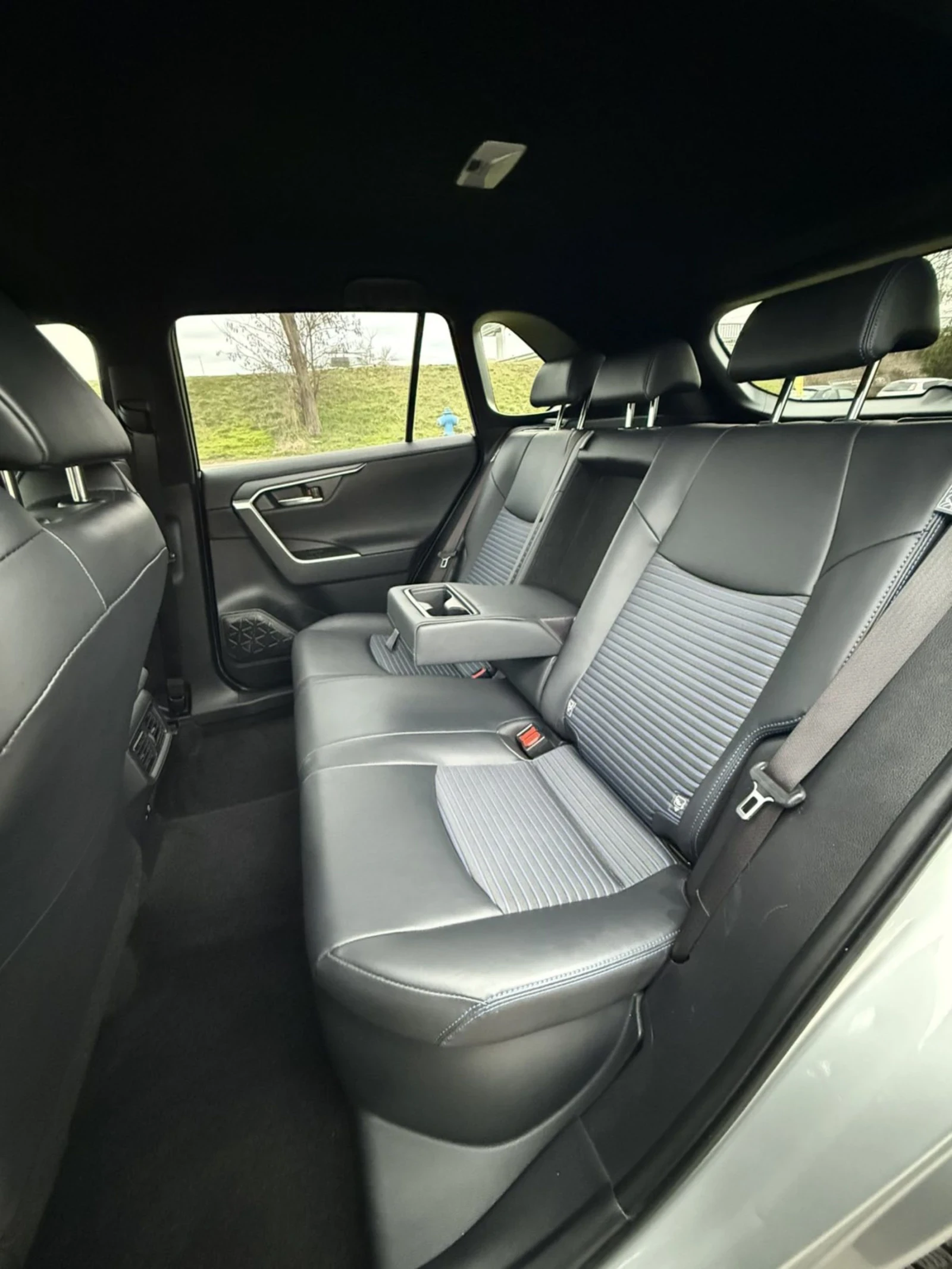 Toyota Rav4 HYBRID КАТО НОВА 130000км, снимка 14 - Автомобили и джипове - 53906796