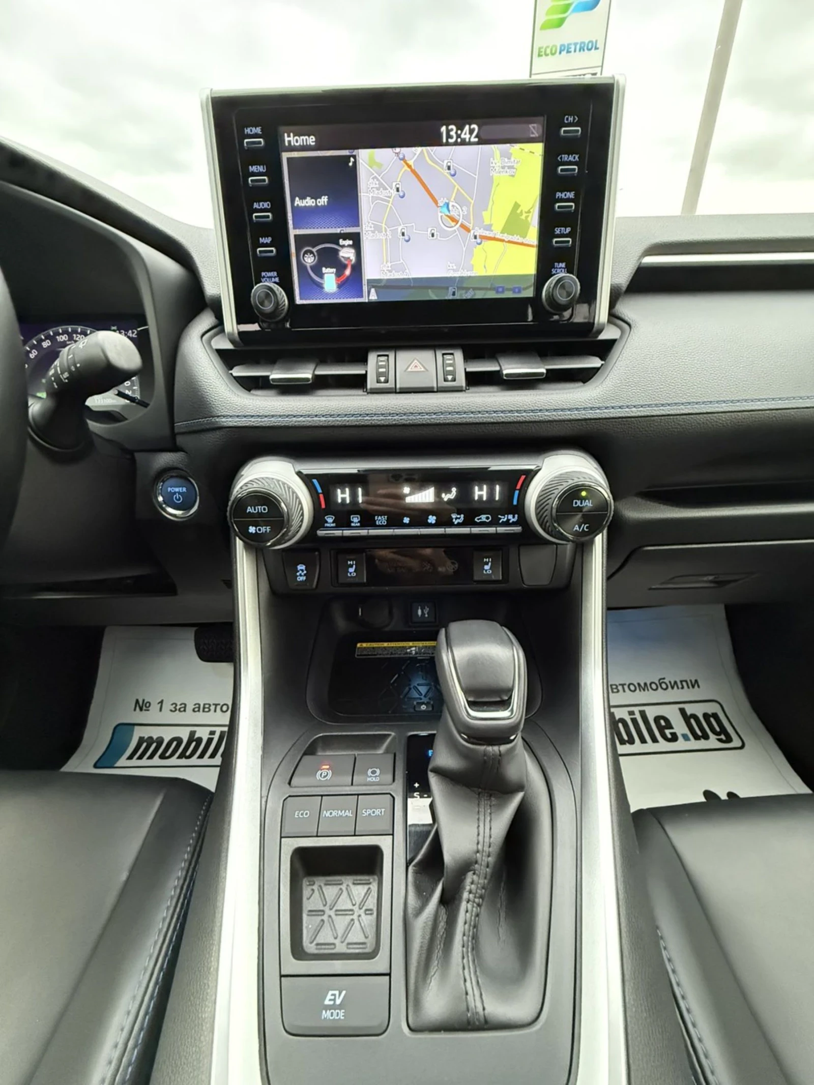 Toyota Rav4 HYBRID КАТО НОВА 130000км, снимка 11 - Автомобили и джипове - 53906796