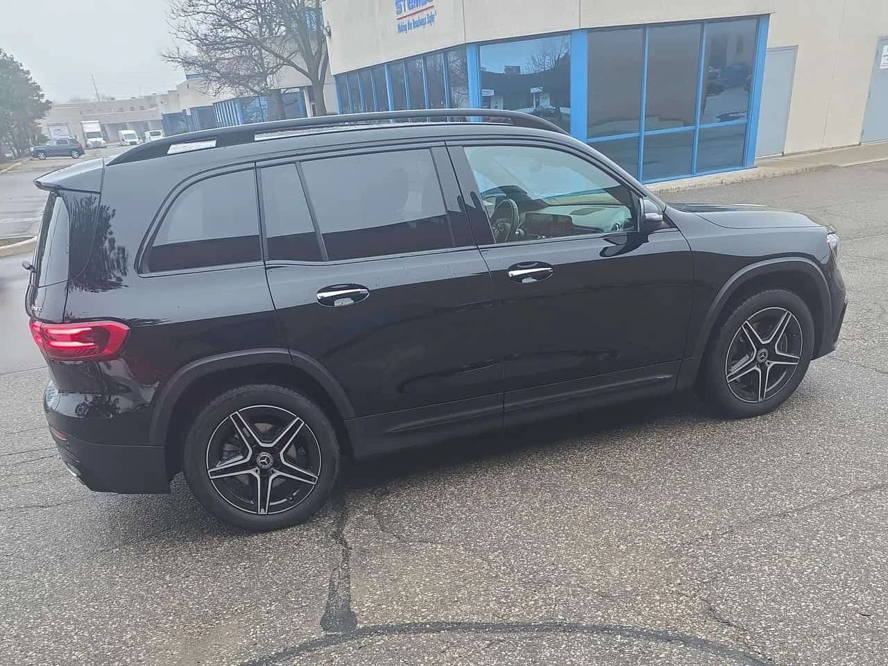 Mercedes-Benz GLB * 250 * CARFAX * 360 * ПОДГРЕВИ * ПАМЕТ * CARPLAY, снимка 3 - Автомобили и джипове - 54084462