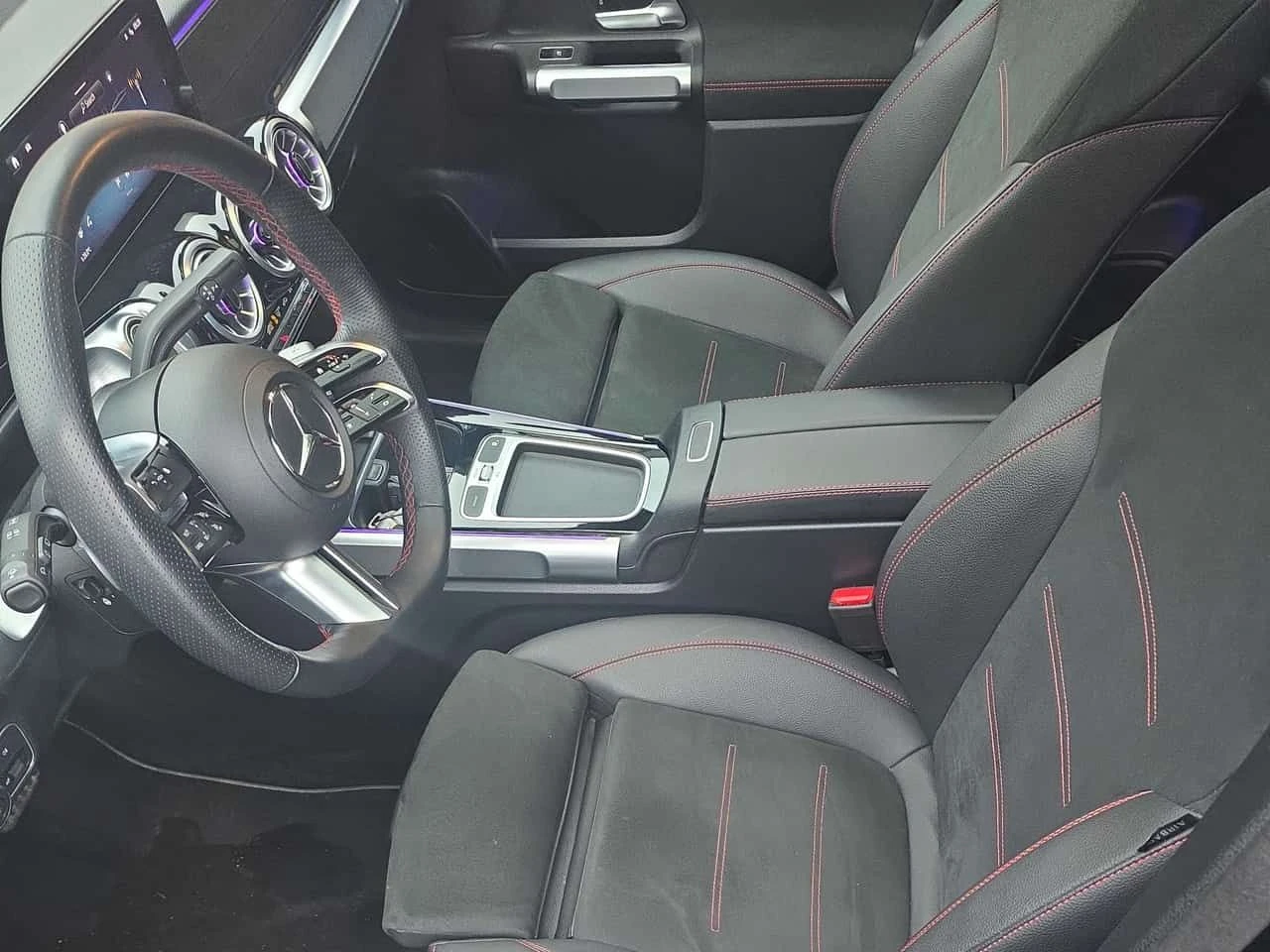 Mercedes-Benz GLB * 250 * CARFAX * 360 * ПОДГРЕВИ * ПАМЕТ * CARPLAY, снимка 13 - Автомобили и джипове - 54084462