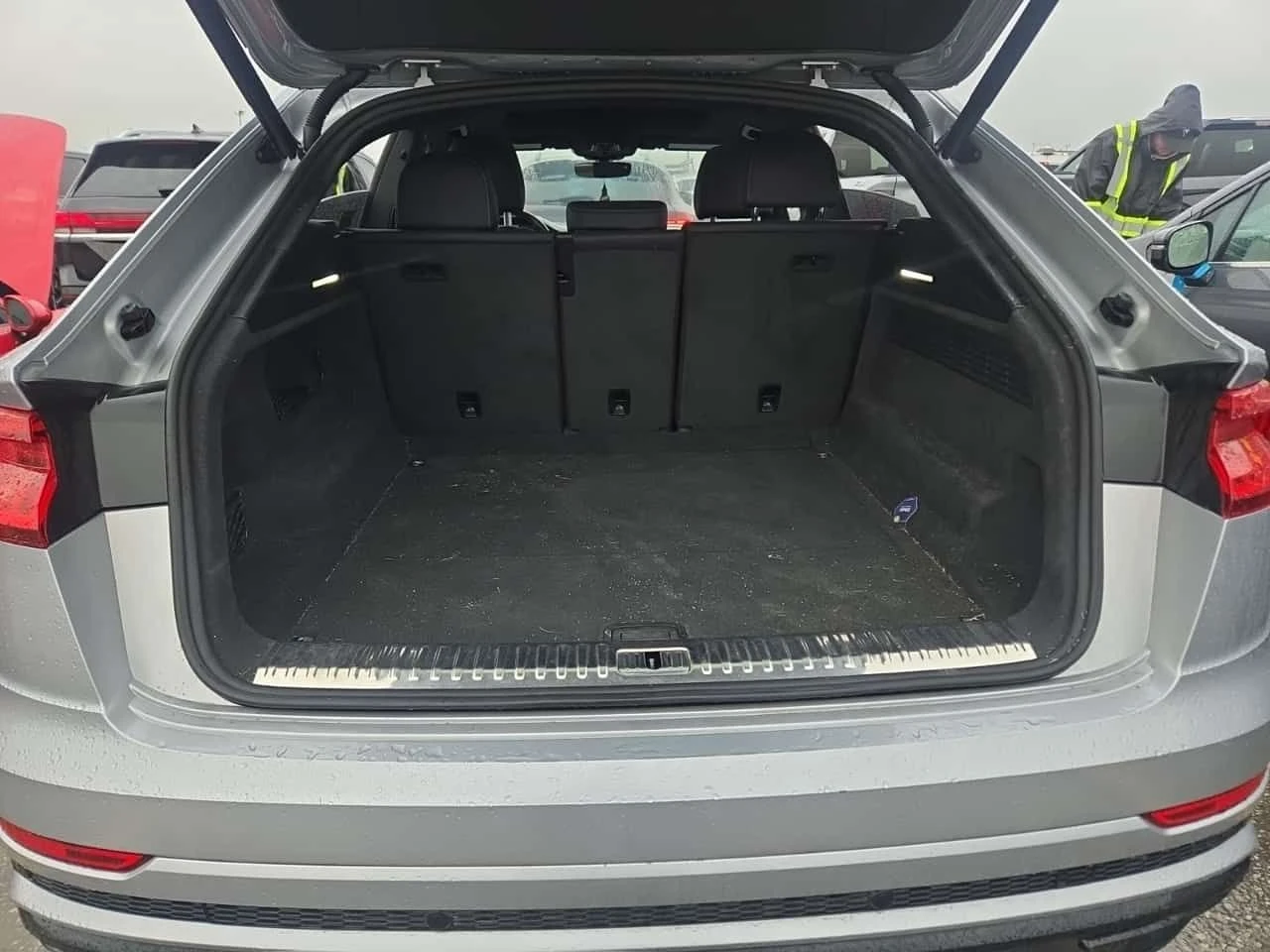 Audi Q8 * TECHNIK * Pano * 2 Ключа * Обдухване * Carfax, снимка 14 - Автомобили и джипове - 54197621