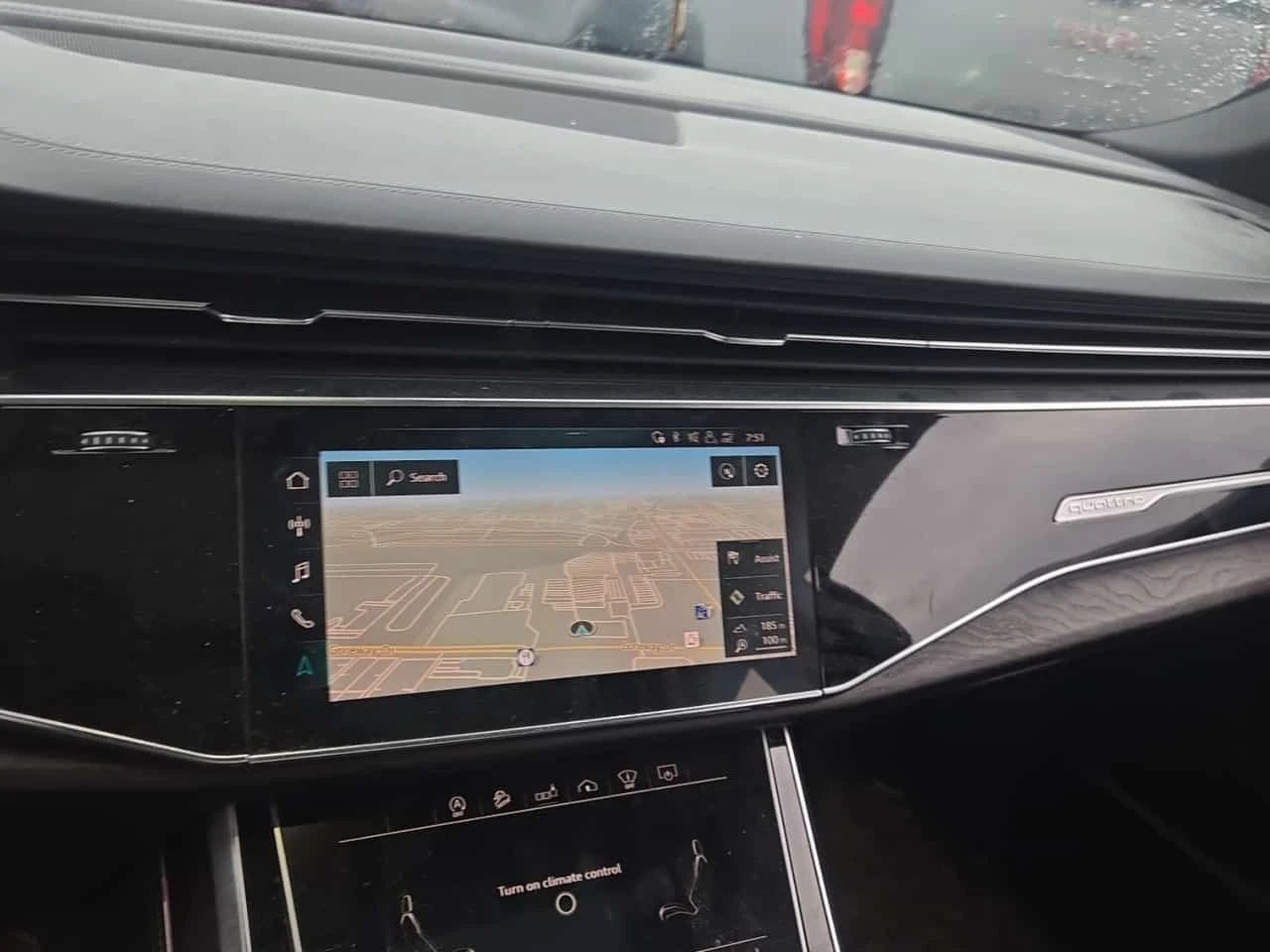 Audi Q8 * TECHNIK * Pano * 2 Ключа * Обдухване * Carfax, снимка 11 - Автомобили и джипове - 54197621