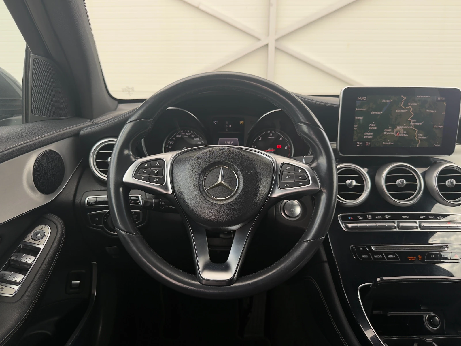 Mercedes-Benz GLC 220 2.2d AMG 4x4/9G-tronic/Airmatic/Собствен лизинг, снимка 12 - Автомобили и джипове - 54429818