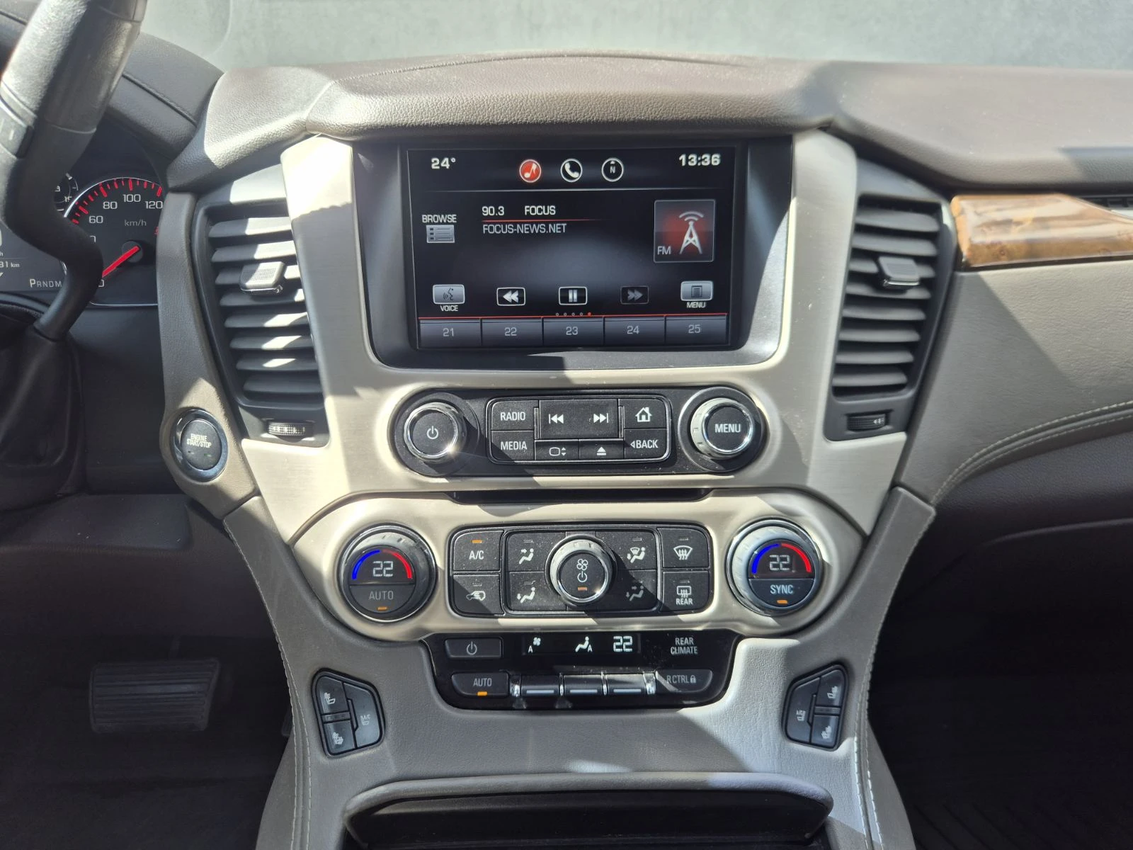 Gmc Yukon XL 6.2L, снимка 14 - Автомобили и джипове - 56461521