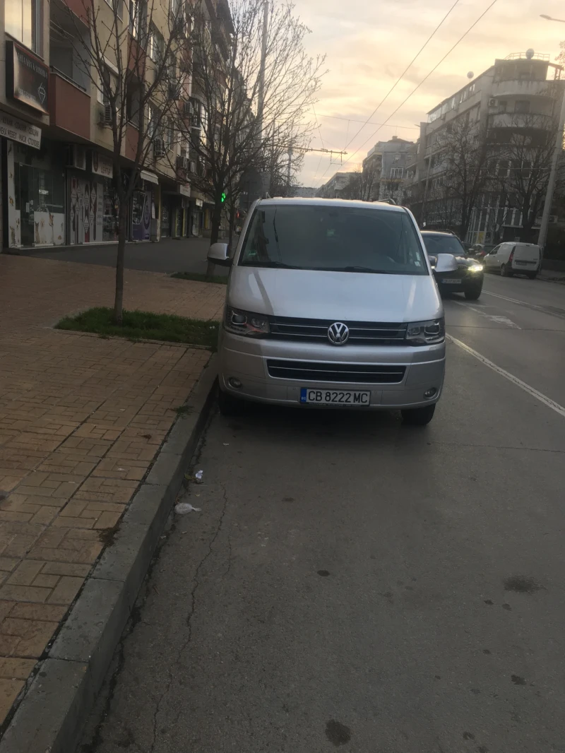 VW Multivan T5, снимка 1 - Бусове и автобуси - 48359592