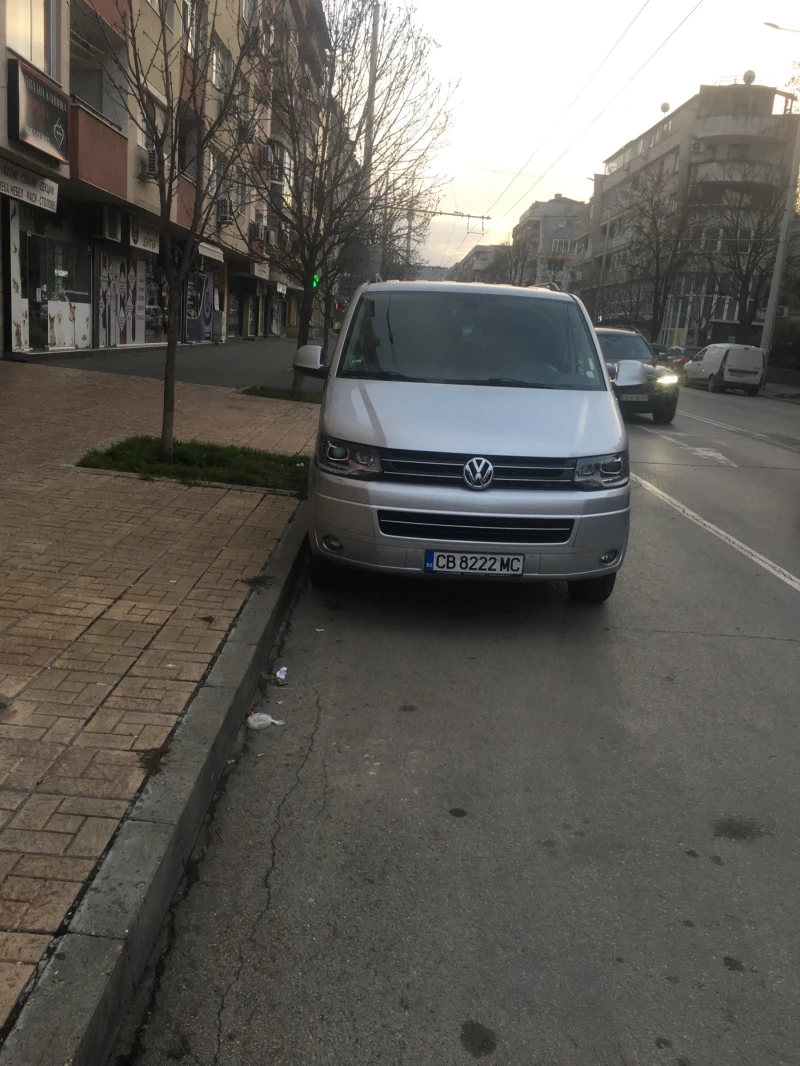 VW Multivan T5, снимка 2 - Бусове и автобуси - 48359592