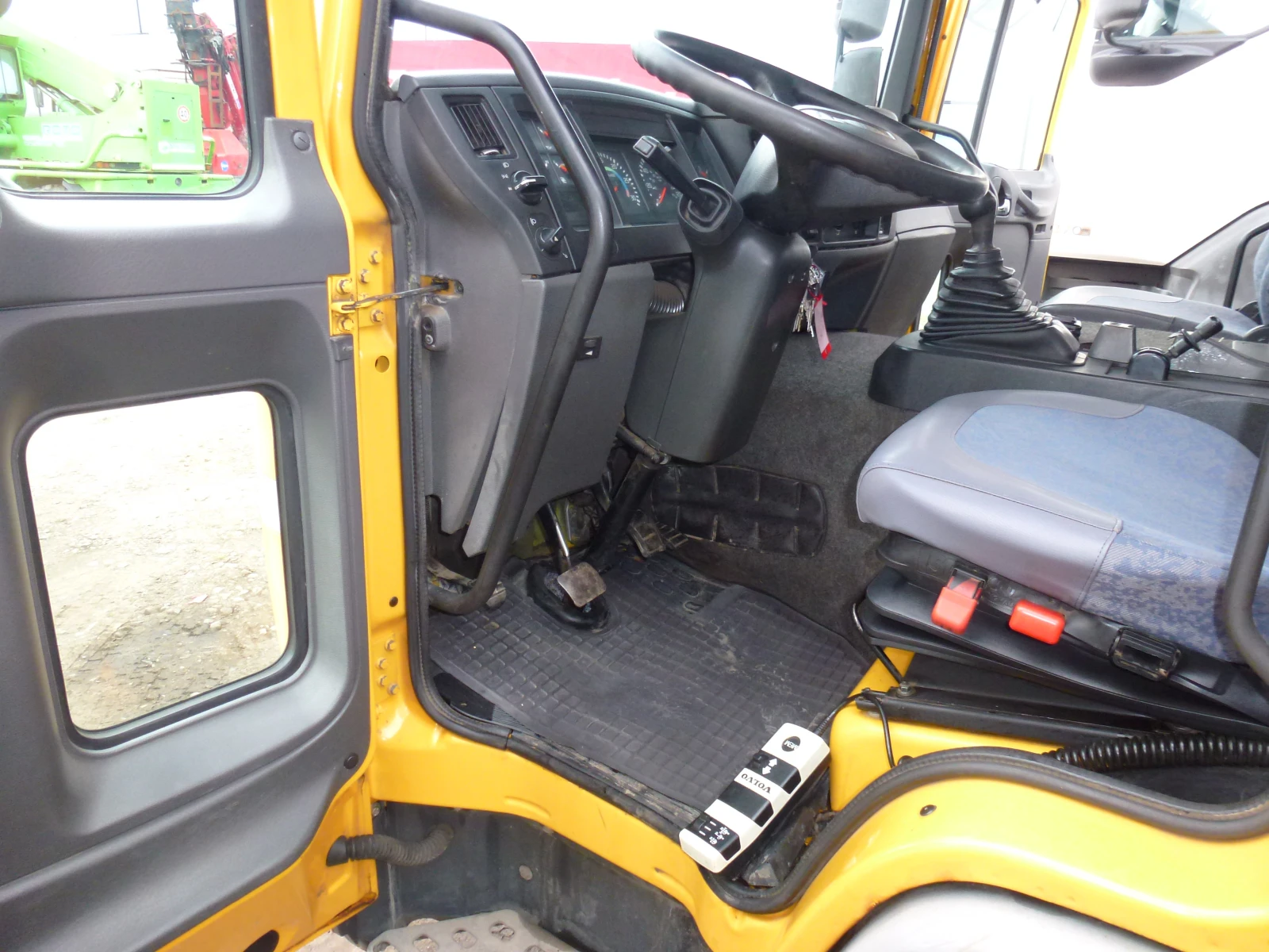 Volvo Fl 220 11990 кг., снимка 11 - Камиони - 53745712