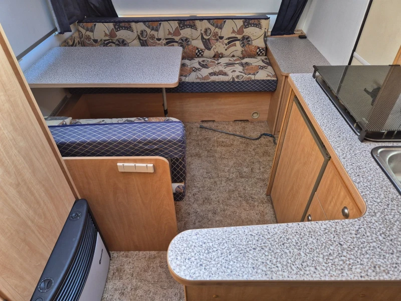 Каравана Burstner 4 МЕСТА WC БАНЯ ФОРСЕЛТ , снимка 14 - Каравани и кемпери - 51438254