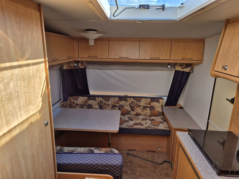 Каравана Burstner 4 МЕСТА WC БАНЯ ФОРСЕЛТ , снимка 13 - Каравани и кемпери - 51438254