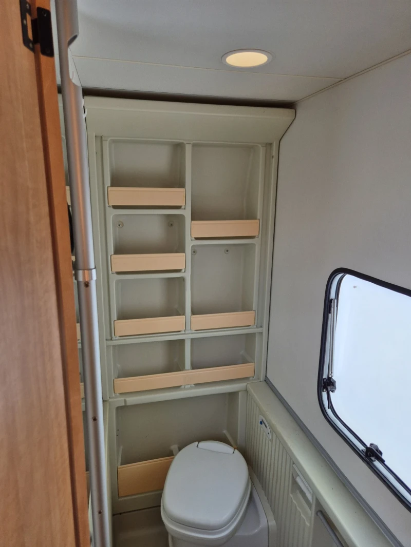 Каравана Burstner 4 МЕСТА WC БАНЯ ФОРСЕЛТ , снимка 7 - Каравани и кемпери - 51438254