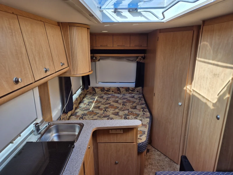 Каравана Burstner 4 МЕСТА WC БАНЯ ФОРСЕЛТ , снимка 3 - Каравани и кемпери - 51438254