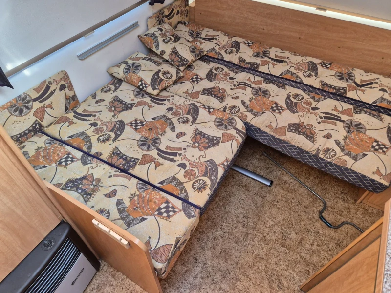 Каравана Burstner 4 МЕСТА WC БАНЯ ФОРСЕЛТ , снимка 12 - Каравани и кемпери - 51438254