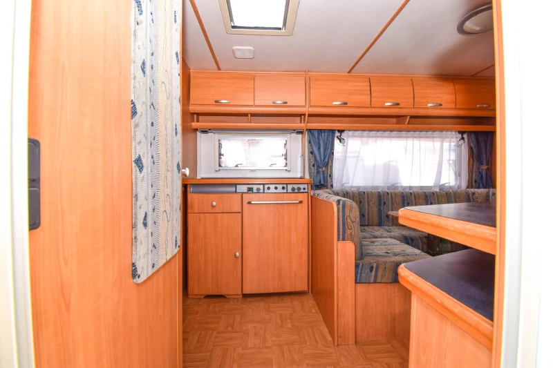 Каравана LMC MUNSTERLAND 650 MFK+ ФОРСЕЛТ, снимка 5 - Каравани и кемпери - 53157281