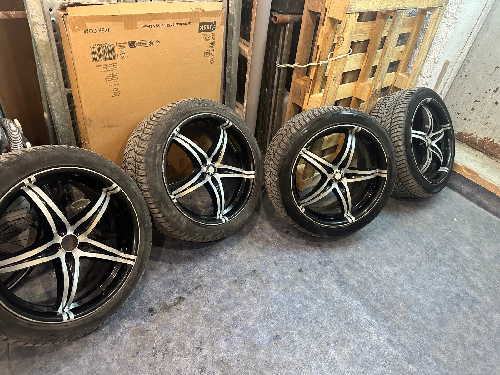Гуми с джанти Hankook 275/40R20
