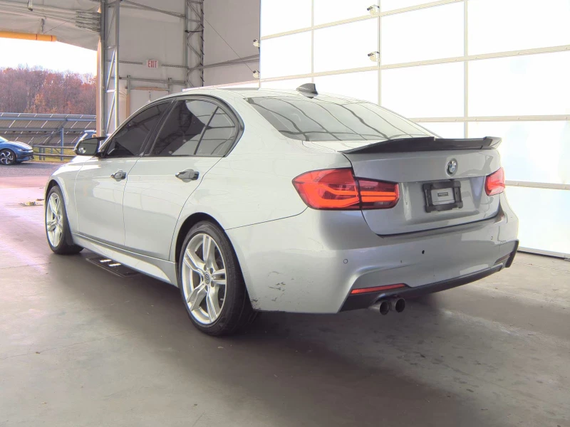 BMW 330 XDRIVE/M PCKG/АВТОКРЕДИТИРАНЕ/ПЪЛНА СЕРВИЗНА, снимка 6 - Автомобили и джипове - 52483493