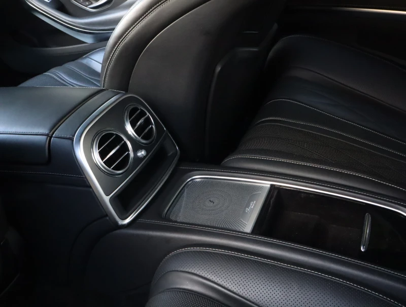Mercedes-Benz S 63 AMG 4Matic/Burmester/HuD/Carbon/Night/Камера 360/Керам, снимка 17 - Автомобили и джипове - 52485856