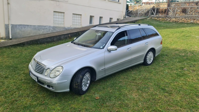 Mercedes-Benz E 220 комби, снимка 2 - Автомобили и джипове - 52873323