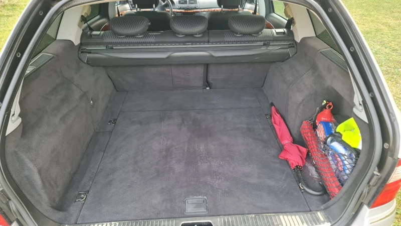 Mercedes-Benz E 220 комби, снимка 9 - Автомобили и джипове - 52873323