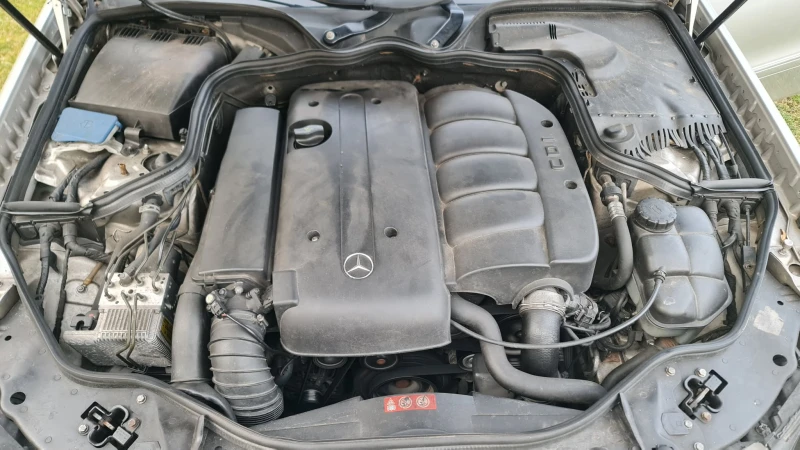 Mercedes-Benz E 220 комби, снимка 8 - Автомобили и джипове - 52873323