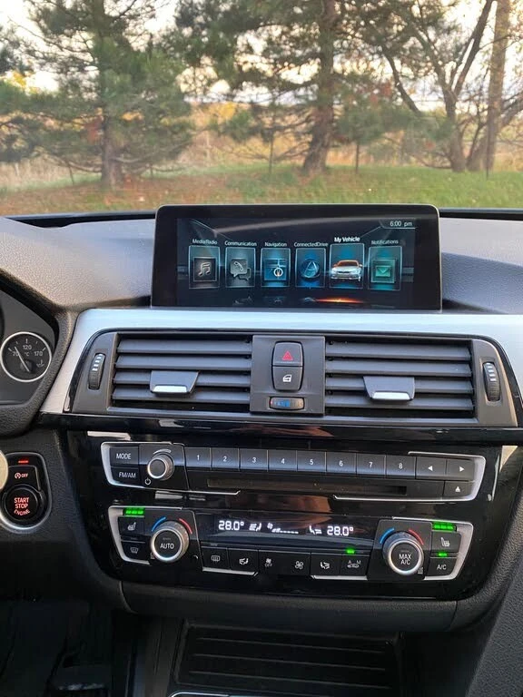 BMW 330 xDrive* АвтоКредит* (ЦЕНА ДО БГ), снимка 12 - Автомобили и джипове - 53965811