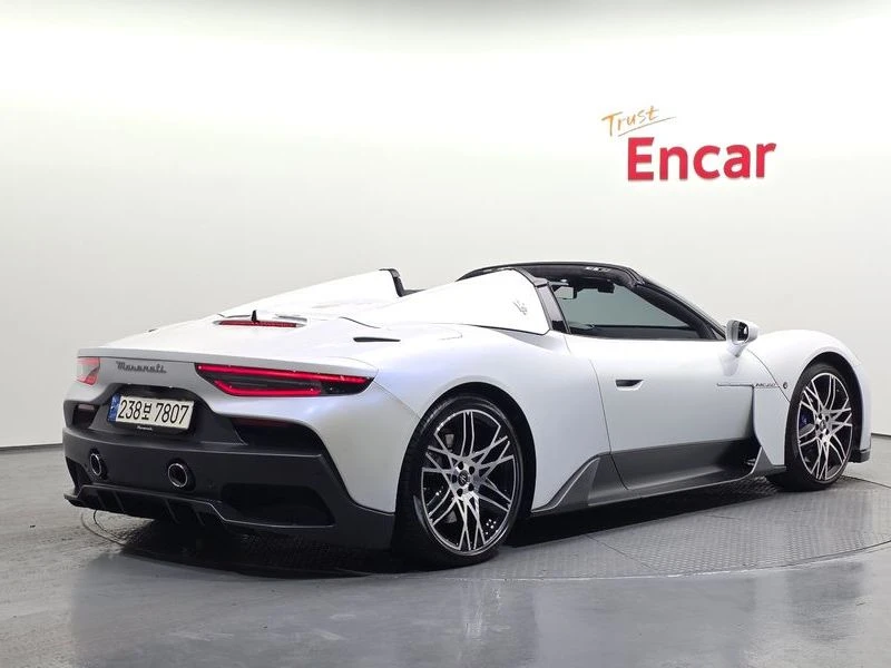 Maserati MC20 3.0 670053350 Automatic КРАЙНА ЦЕНА: 186425 EUR !!, снимка 2 - Автомобили и джипове - 55968519