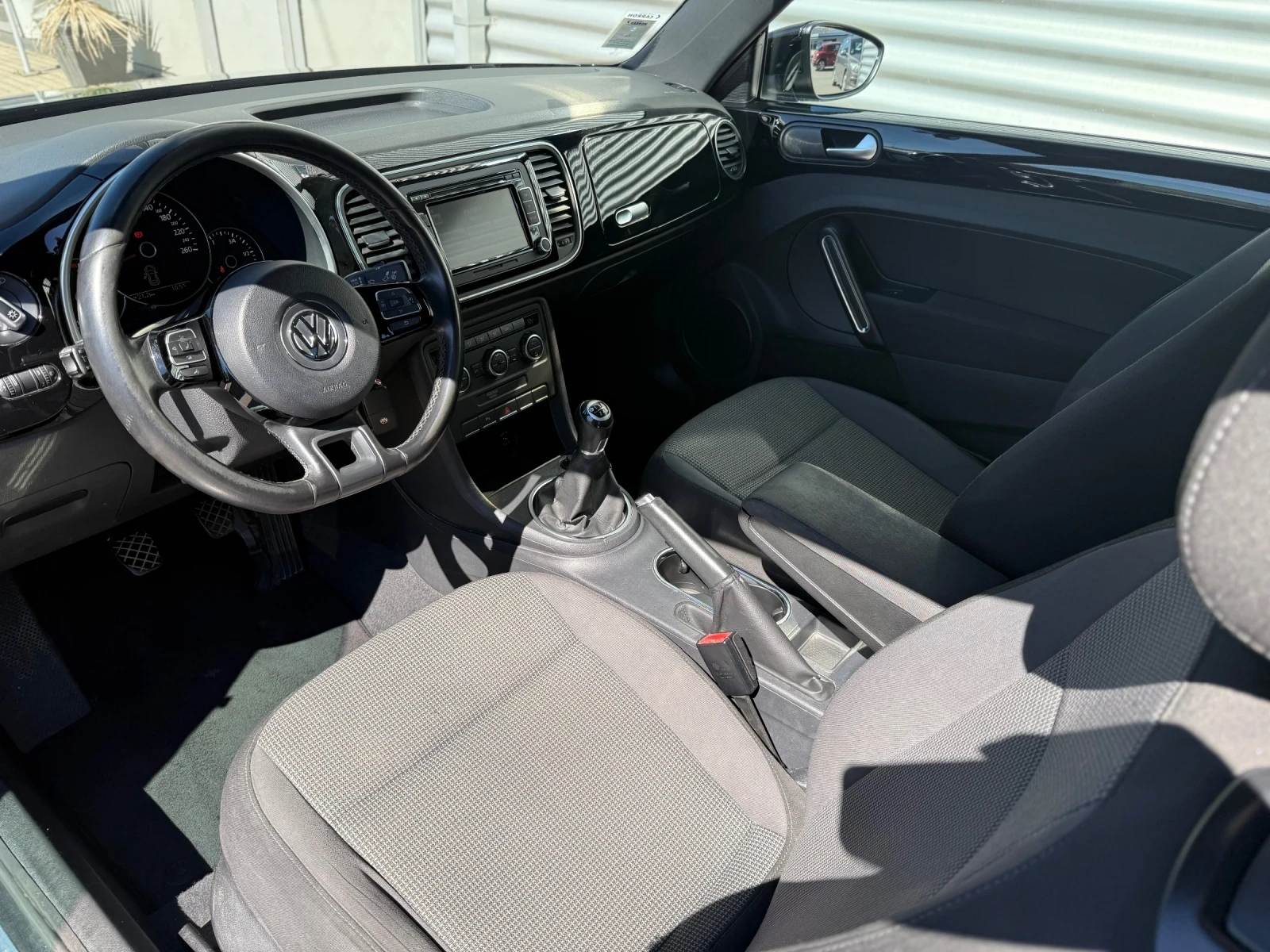 VW Beetle 1, 2TSI+ 105kc+ Навигация+ Климатроник+ Камера | Mobile.bg — изображение 12