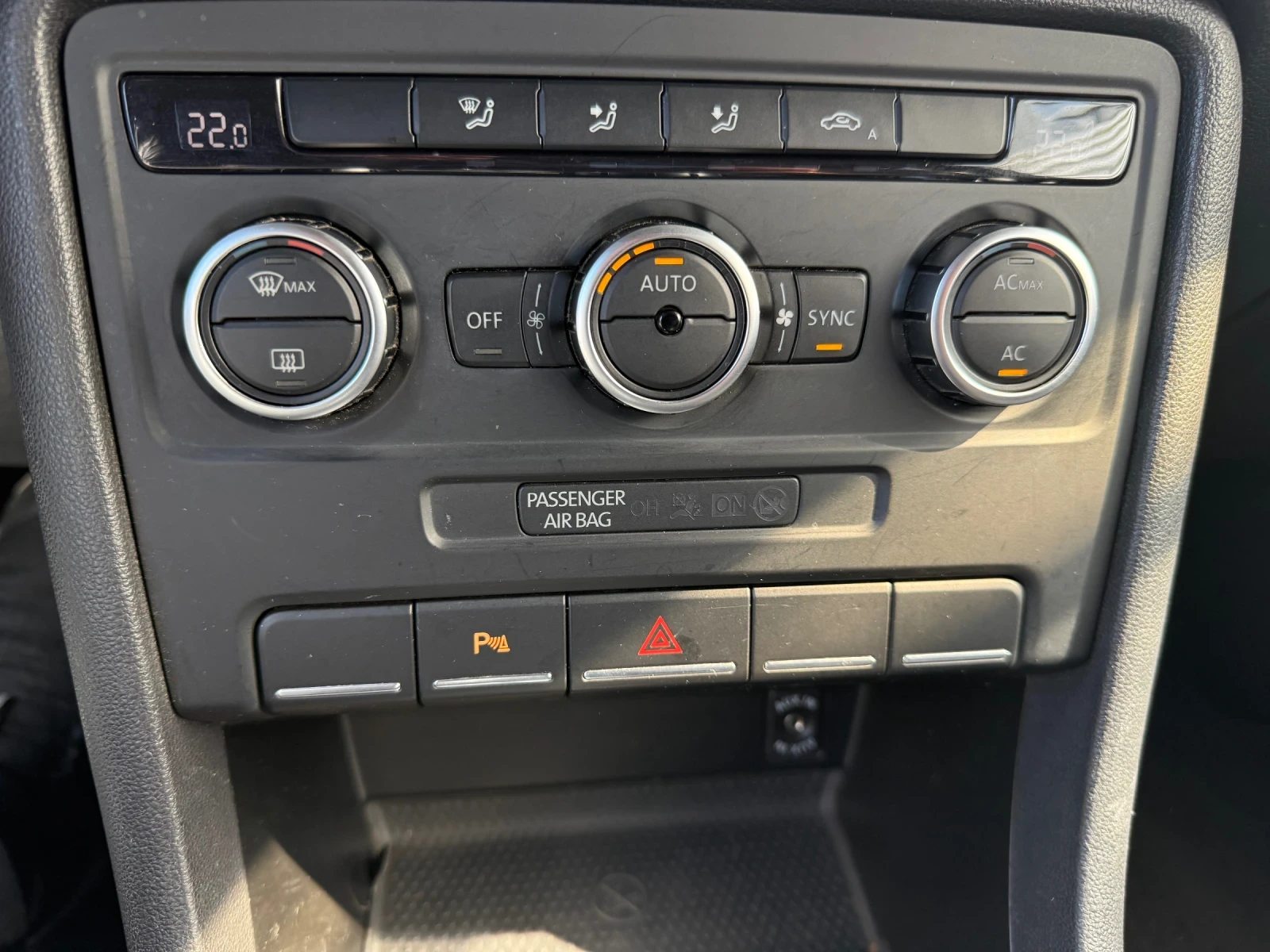 VW Beetle 1, 2TSI+ 105kc+ Навигация+ Климатроник+ Камера | Mobile.bg — изображение 16