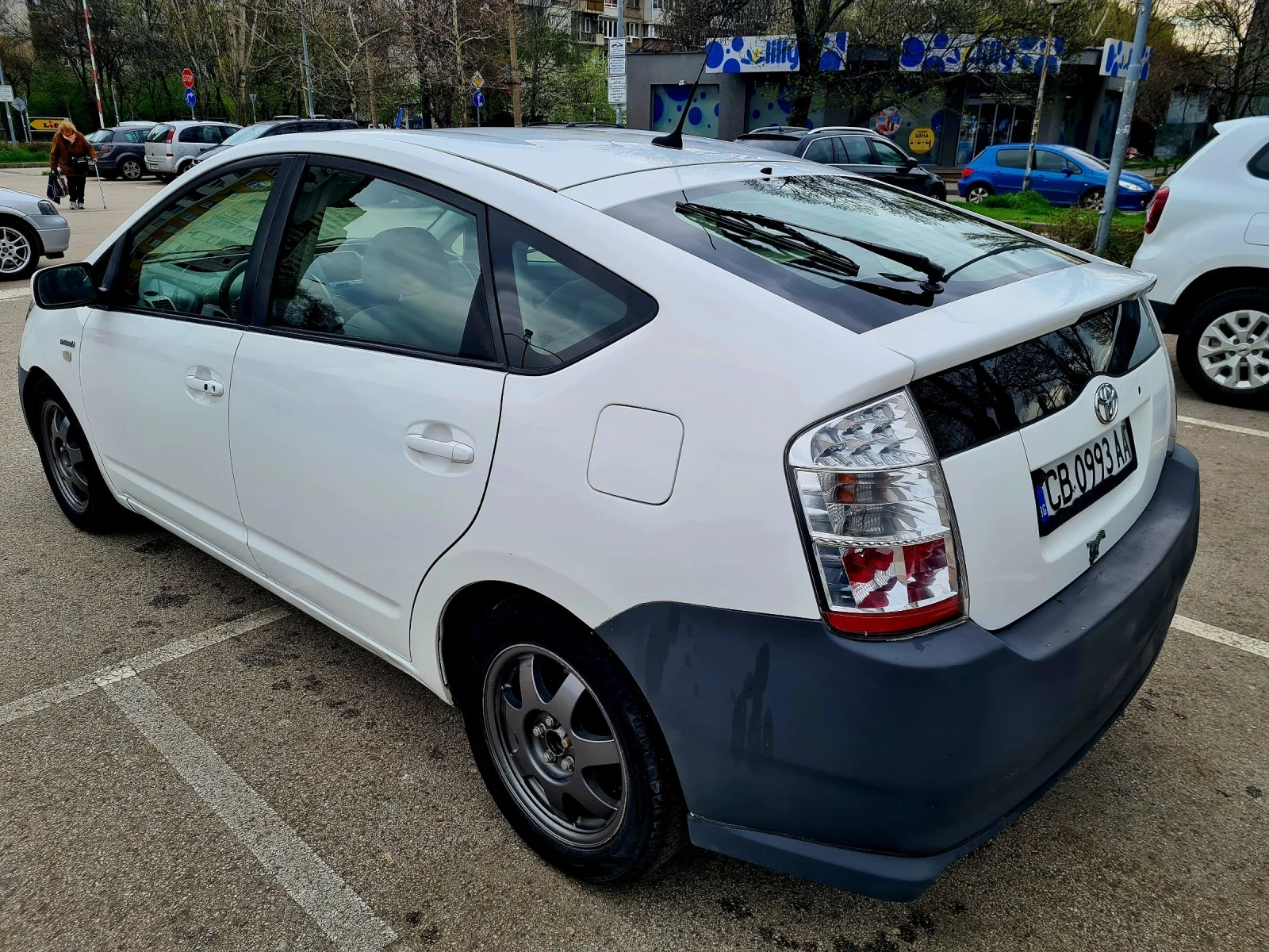 Toyota Prius ХИБРИД АВТОМАТИК 4л на 100 км БЕНЗИН  - изображение 4