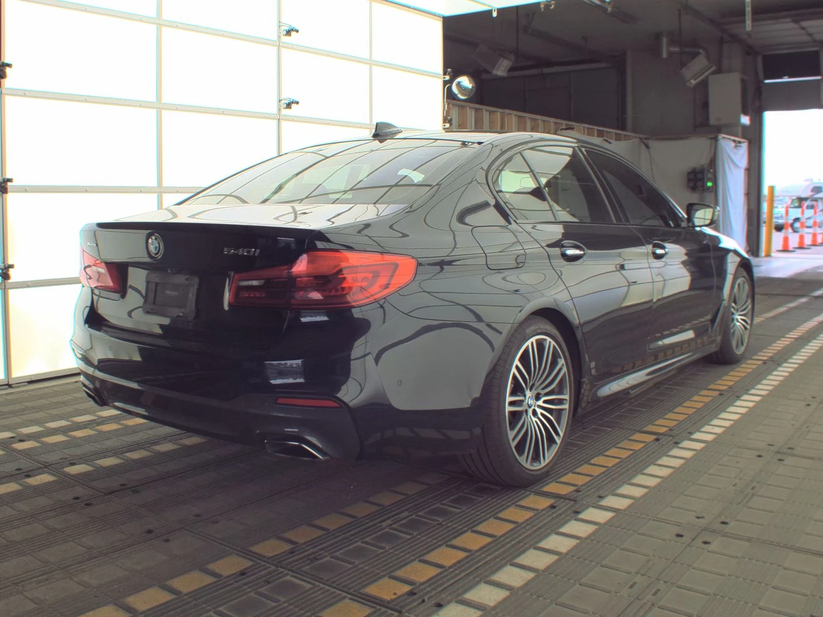 BMW 540 I xDrive (M-Pack) Обдух* Диг.табло* H/K* Масаж*  - изображение 4