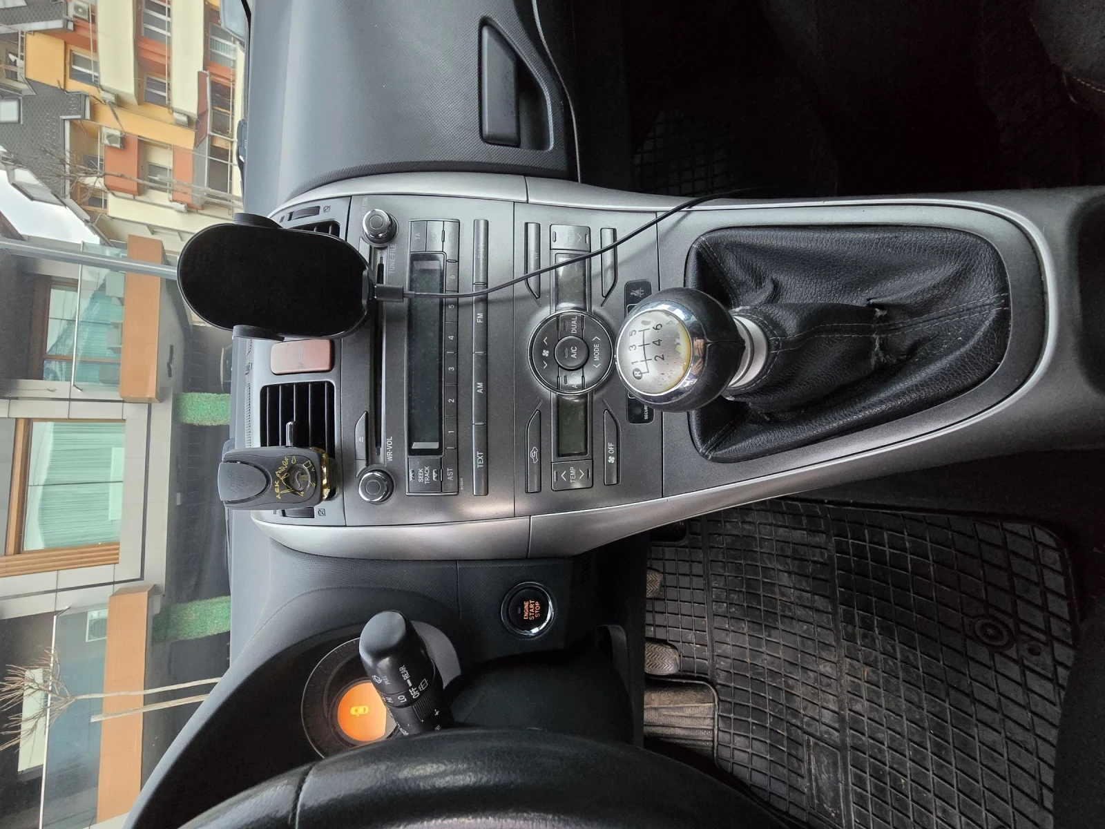 Toyota Auris 2.2 D Cat-177k., снимка 11 - Автомобили и джипове - 53697392