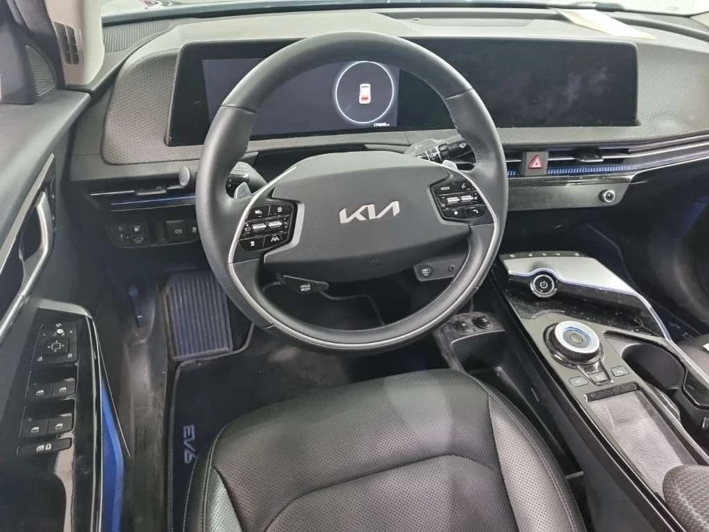 Kia EV6 77.4KWH 325КС. 4Х4 SOH-100% ДИСТРОНИК ОБДУХВАНЕ , снимка 8 - Автомобили и джипове - 54083638