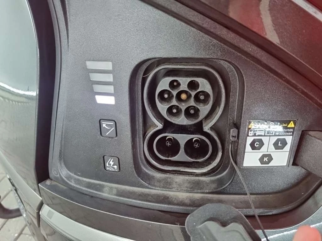 Kia EV6 77.4KWH 325КС. 4Х4 SOH-100% ДИСТРОНИК ОБДУХВАНЕ , снимка 12 - Автомобили и джипове - 54083638