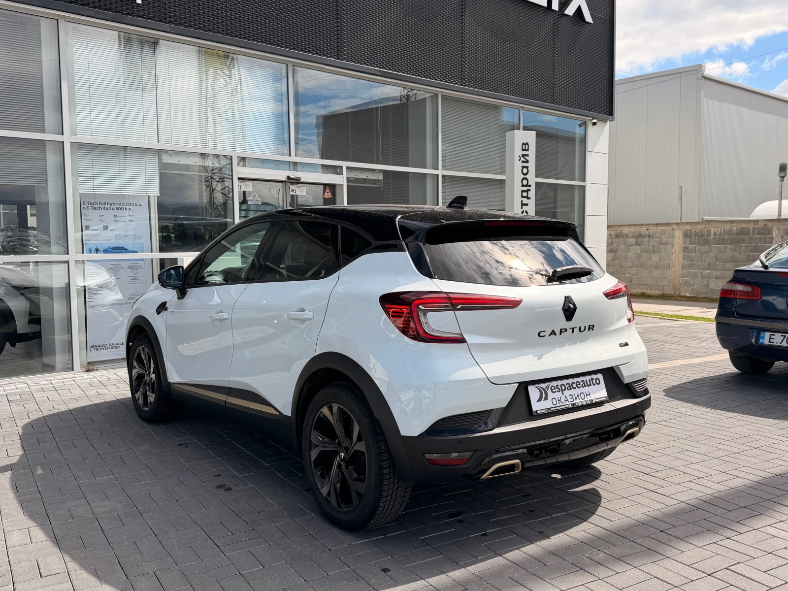 Renault Captur 1.6 куб.см /   E-Tech full hybrid 145 , снимка 6 - Автомобили и джипове - 54111375