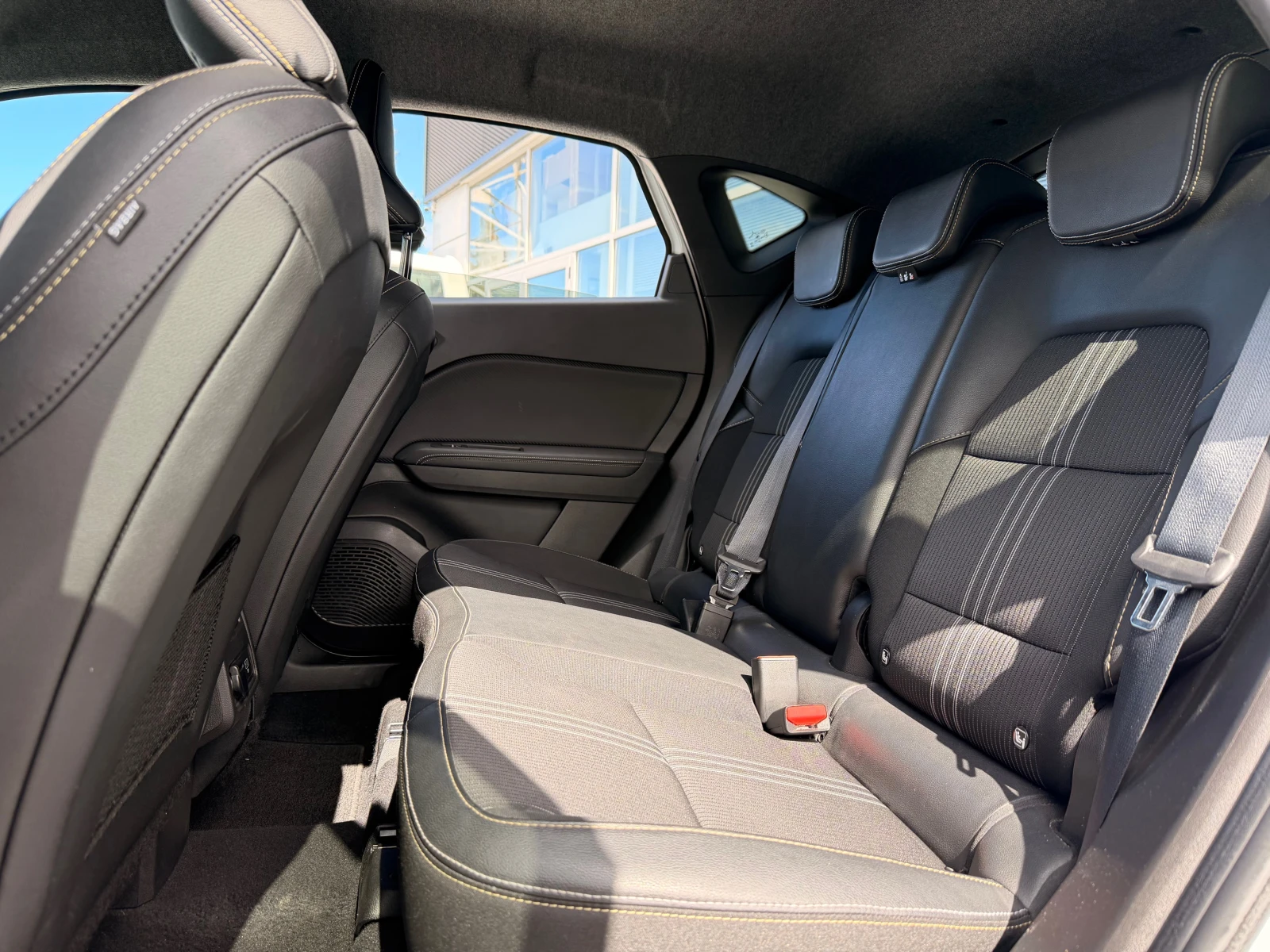 Renault Captur 1.6 куб.см /   E-Tech full hybrid 145 , снимка 16 - Автомобили и джипове - 54111375