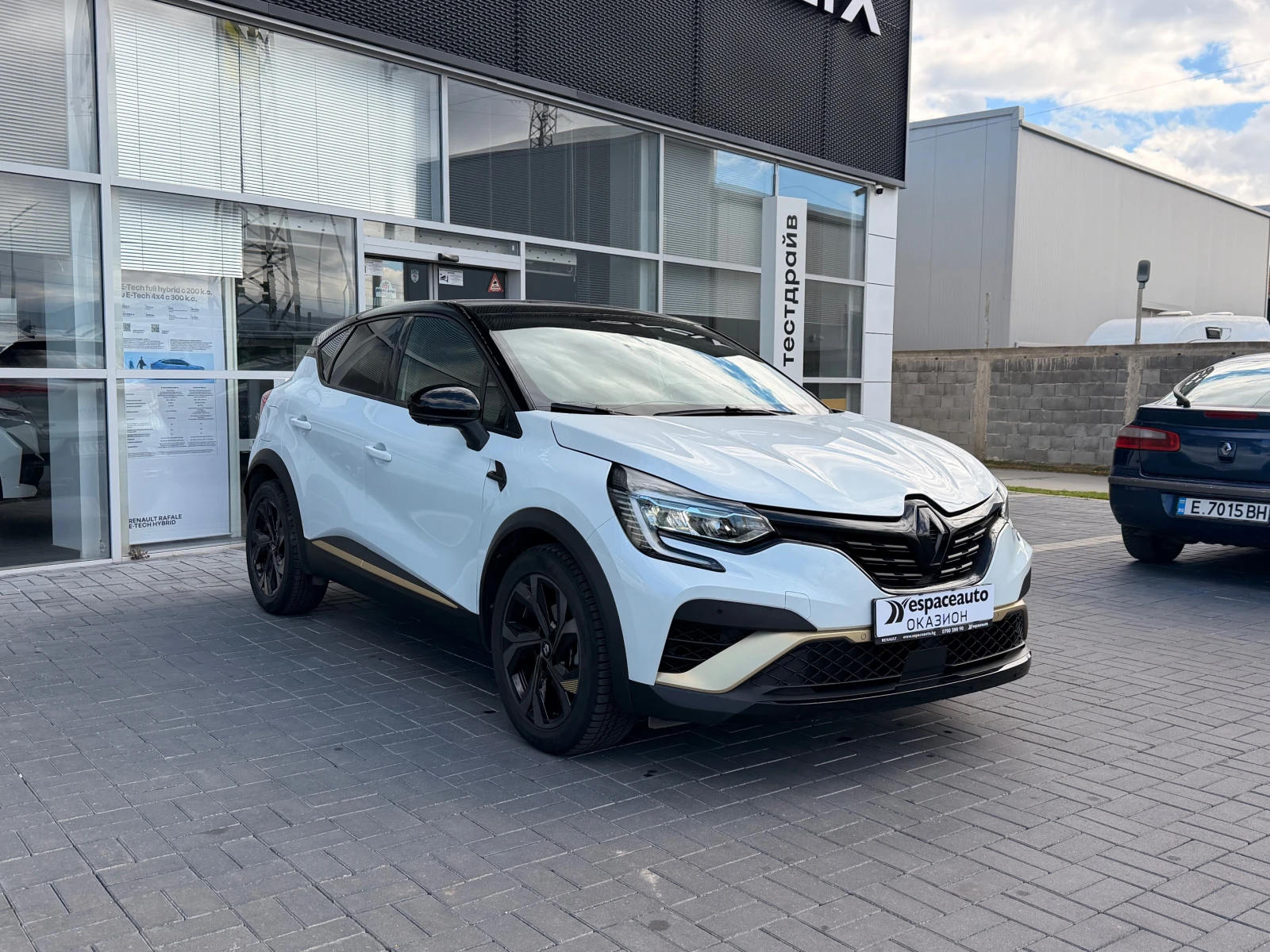 Renault Captur 1.6 куб.см /   E-Tech full hybrid 145 , снимка 3 - Автомобили и джипове - 54111375