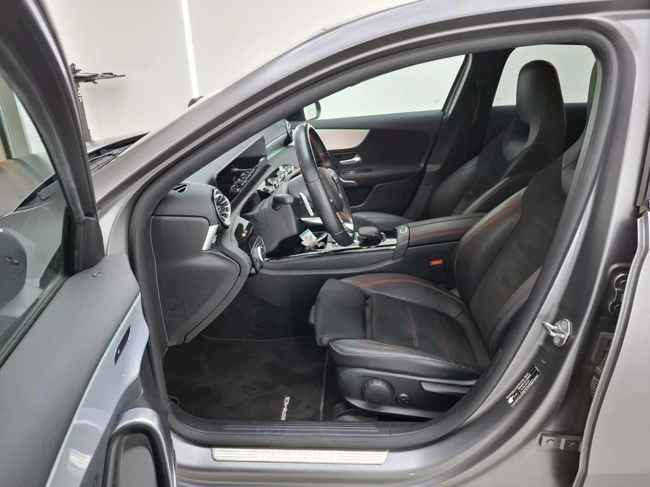 Mercedes-Benz A 180 180 Business Solution AMG, снимка 9 - Автомобили и джипове - 54552089