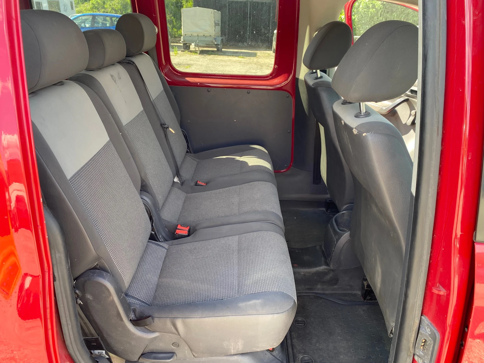 VW Caddy 1.6TDI Клима, снимка 9 - Автомобили и джипове - 54714561