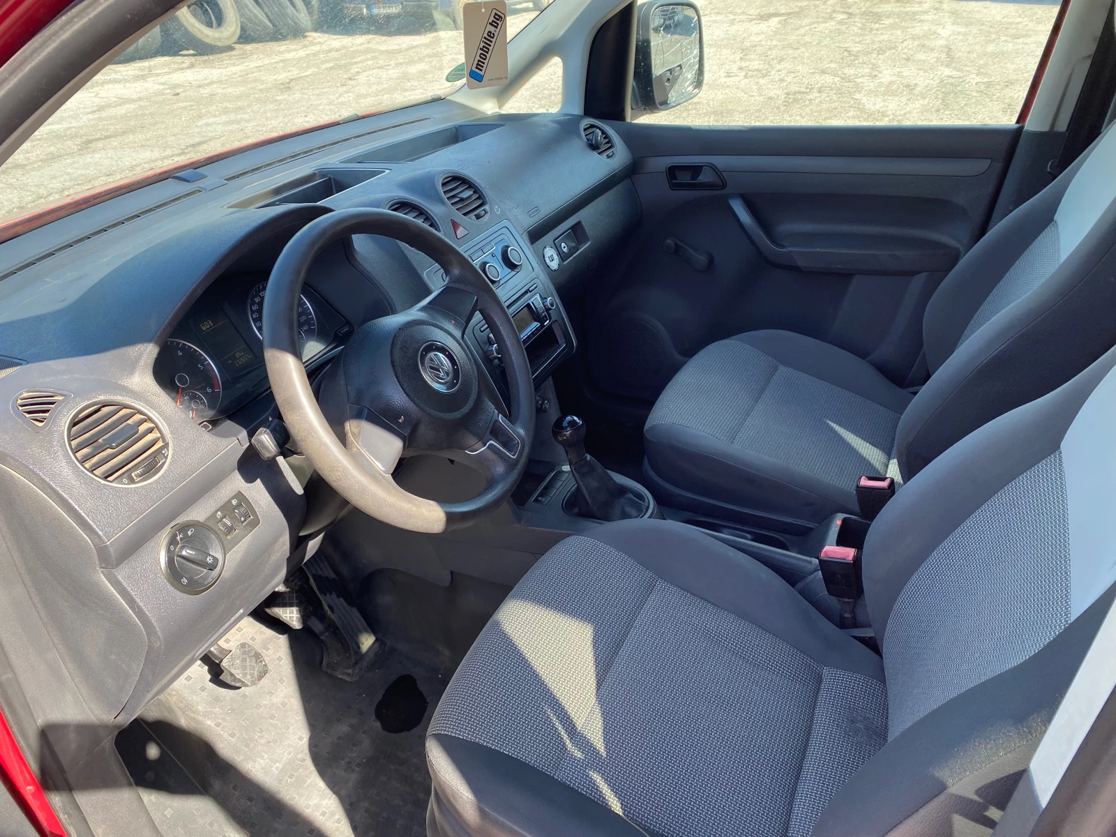 VW Caddy 1.6TDI Клима, снимка 7 - Автомобили и джипове - 54714561