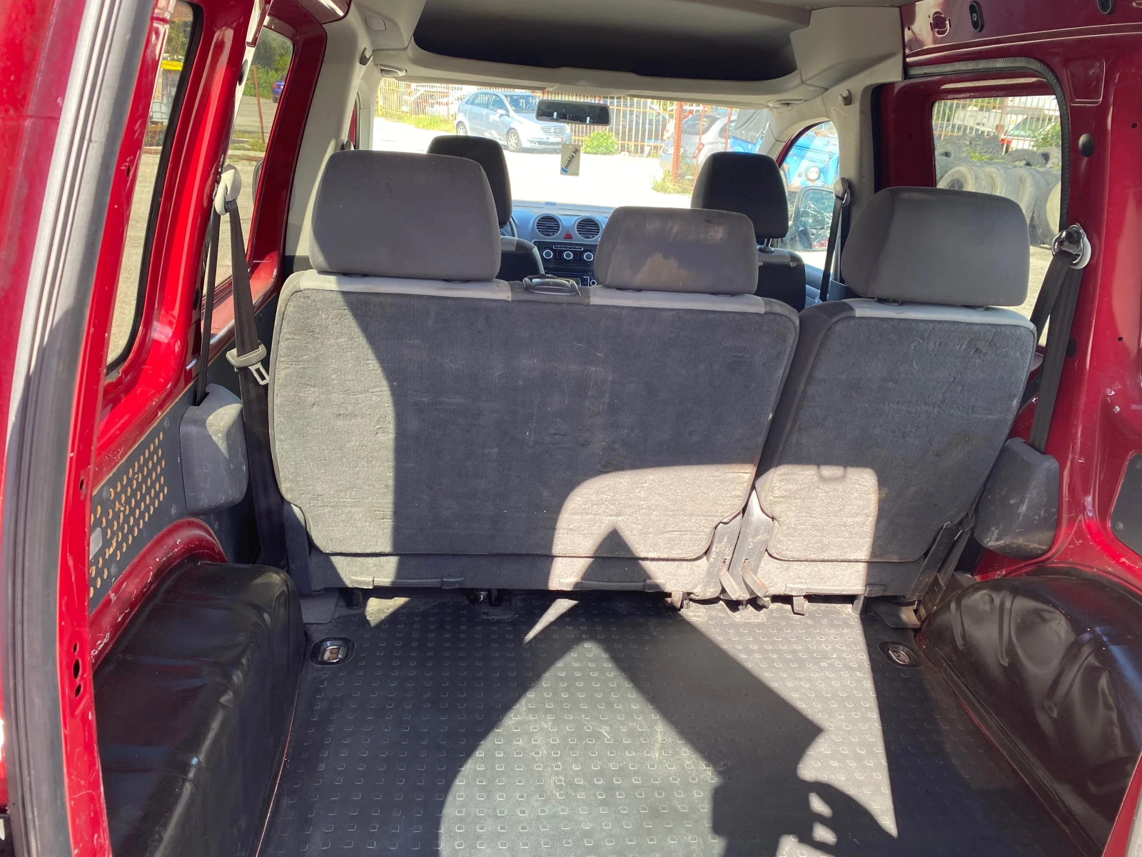 VW Caddy 1.6TDI Клима, снимка 6 - Автомобили и джипове - 54714561