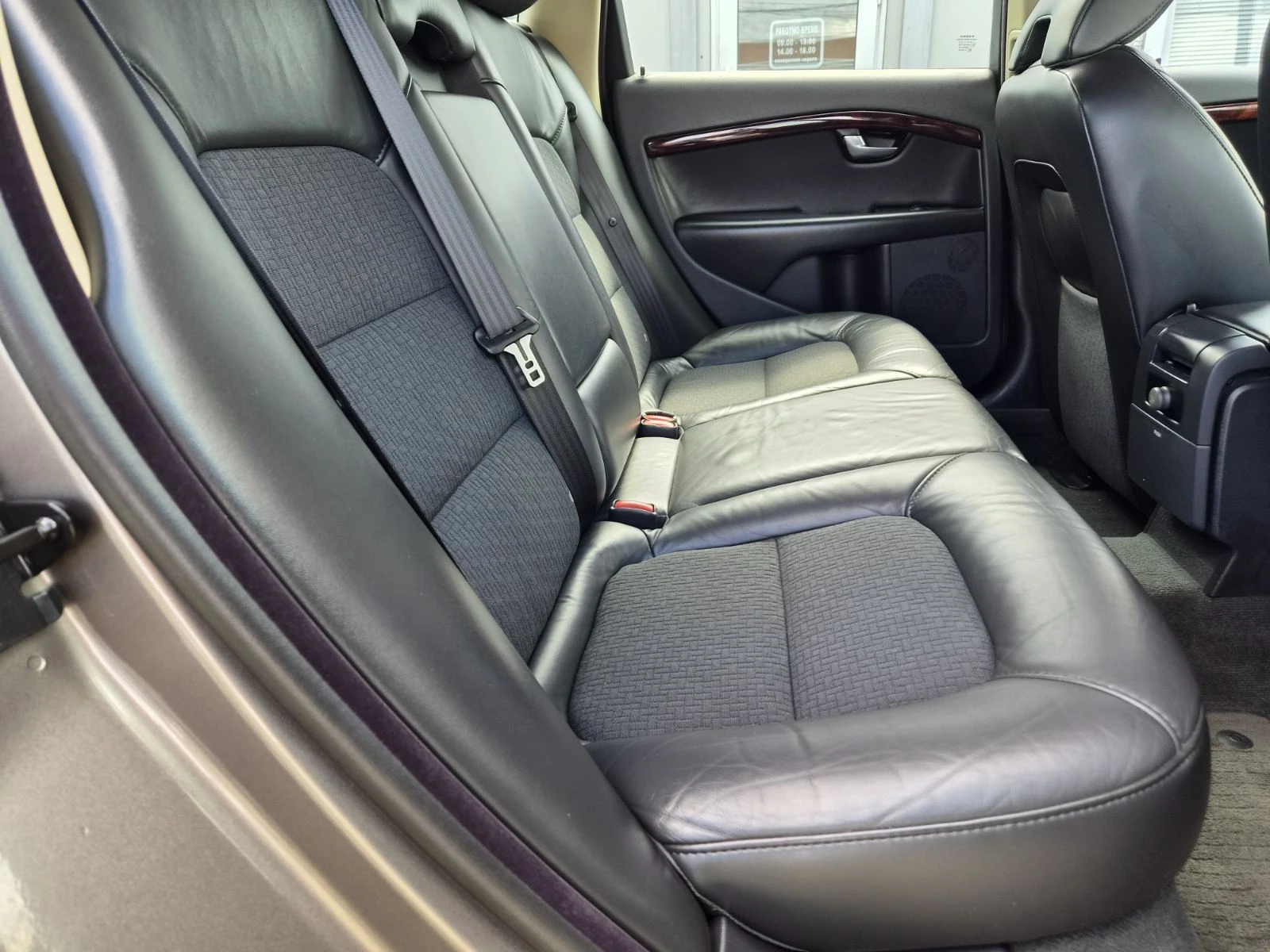Volvo V70 2.4D-163КС-MOMENTUM, снимка 14 - Автомобили и джипове - 54784281