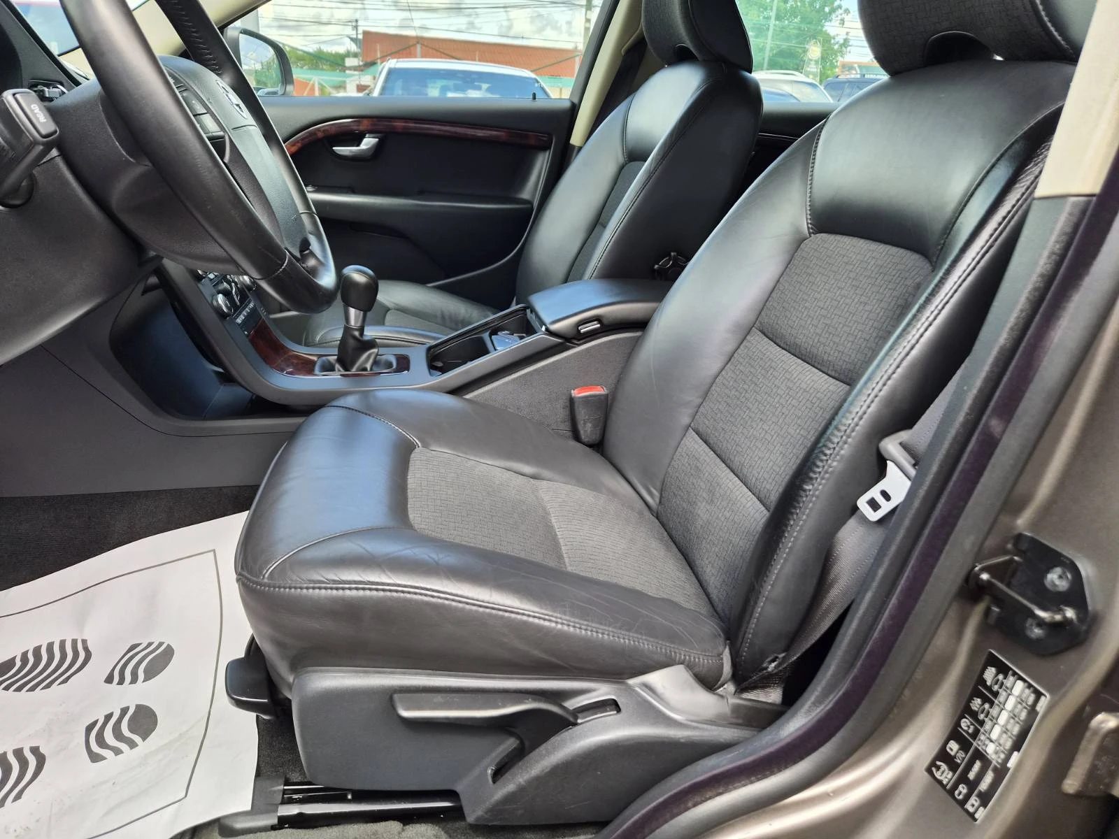 Volvo V70 2.4D-163КС-MOMENTUM, снимка 7 - Автомобили и джипове - 54784281