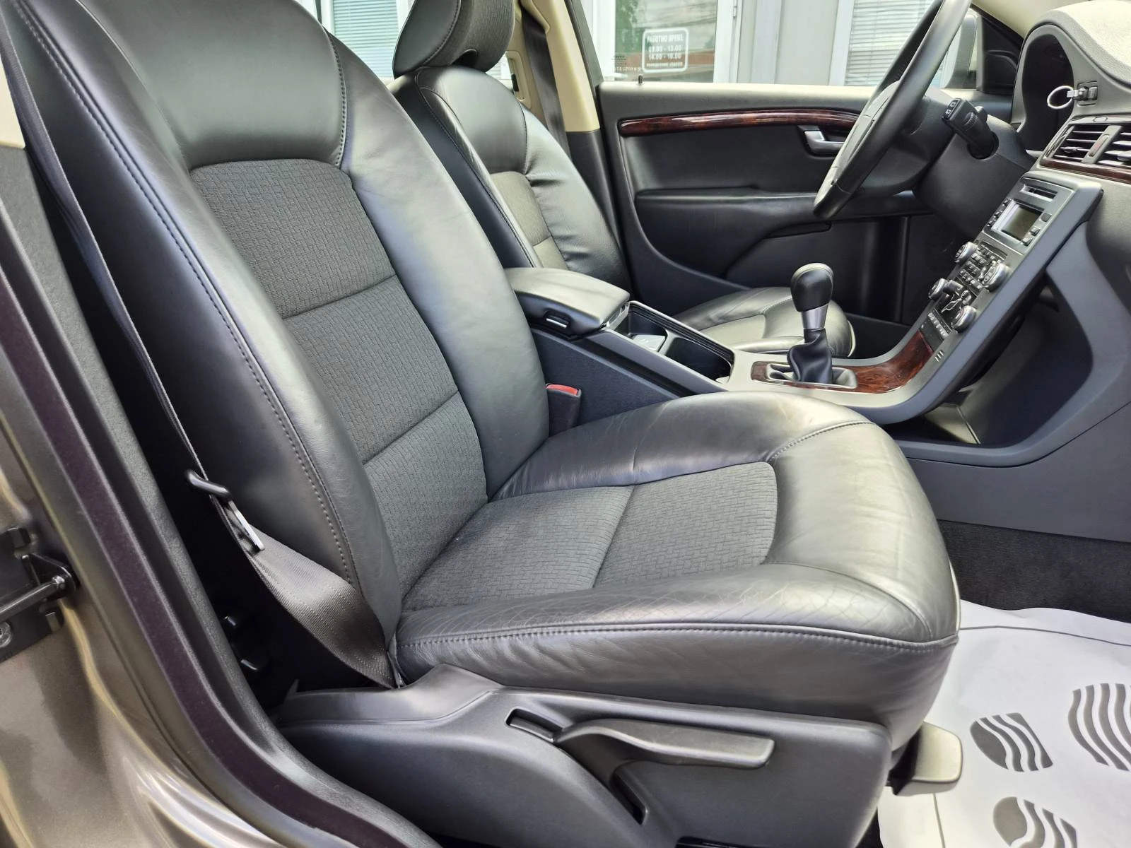 Volvo V70 2.4D-163КС-MOMENTUM, снимка 12 - Автомобили и джипове - 54784281