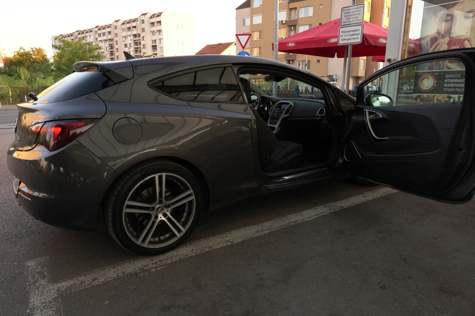 Opel Astra GTC, снимка 14 - Автомобили и джипове - 54934365