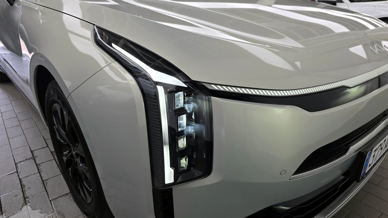 Kia K8 ФАБРИЧНА ГАЗ* ПОДГРЕВИ* ОБДУХ* DISTRONIC* МАСАЖИ , снимка 5 - Автомобили и джипове - 55145962